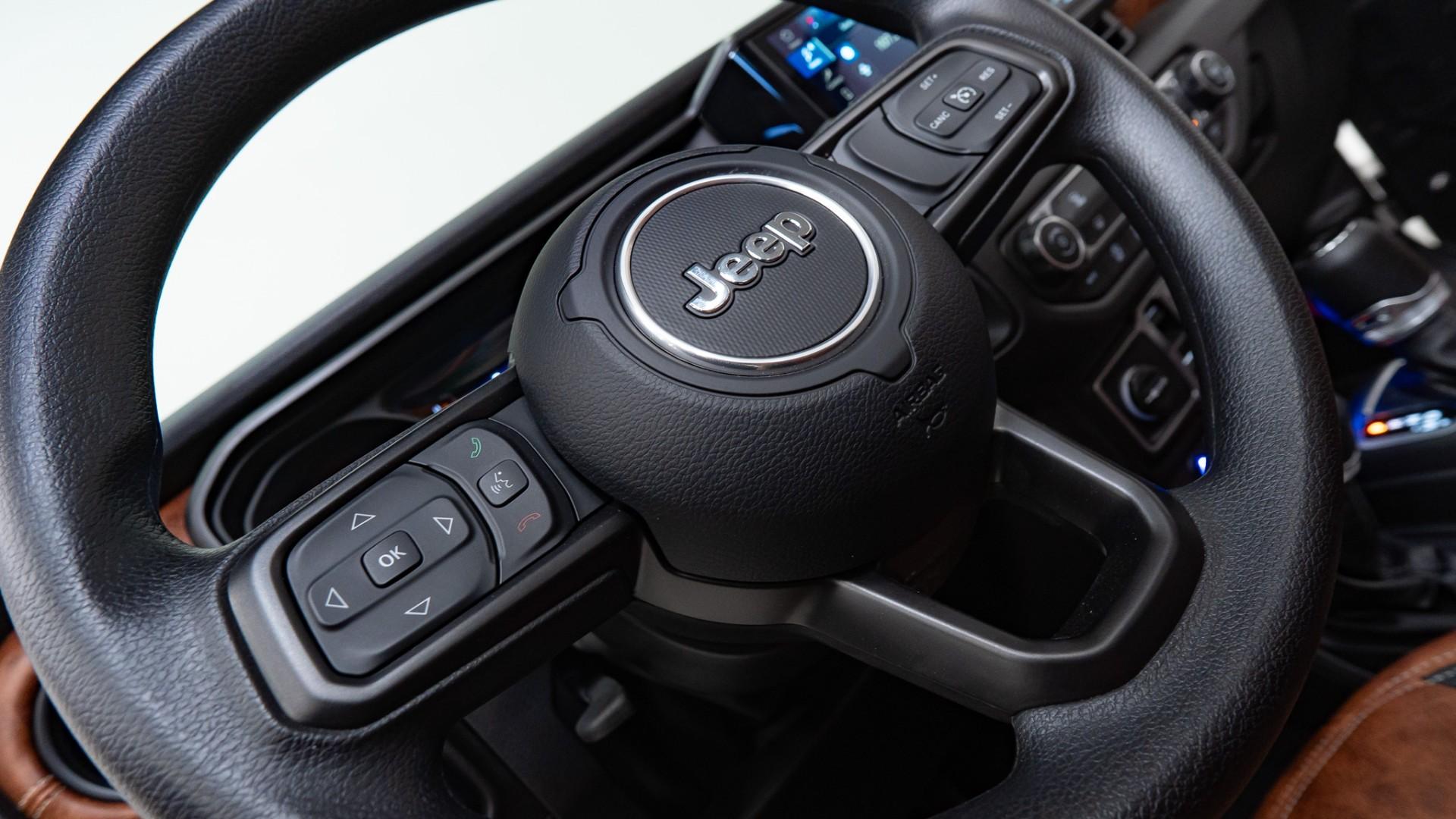 2025 JEEP GLADIATOR in Black, photo 15 of 54
