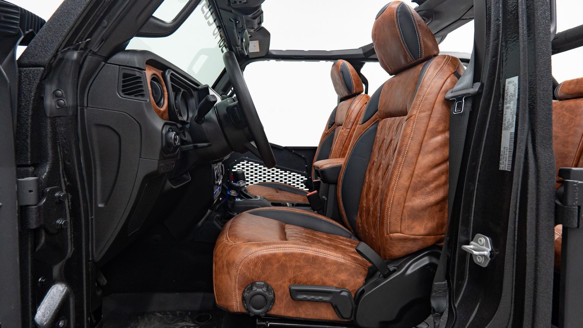 2025 JEEP GLADIATOR in Black, photo 17 of 54
