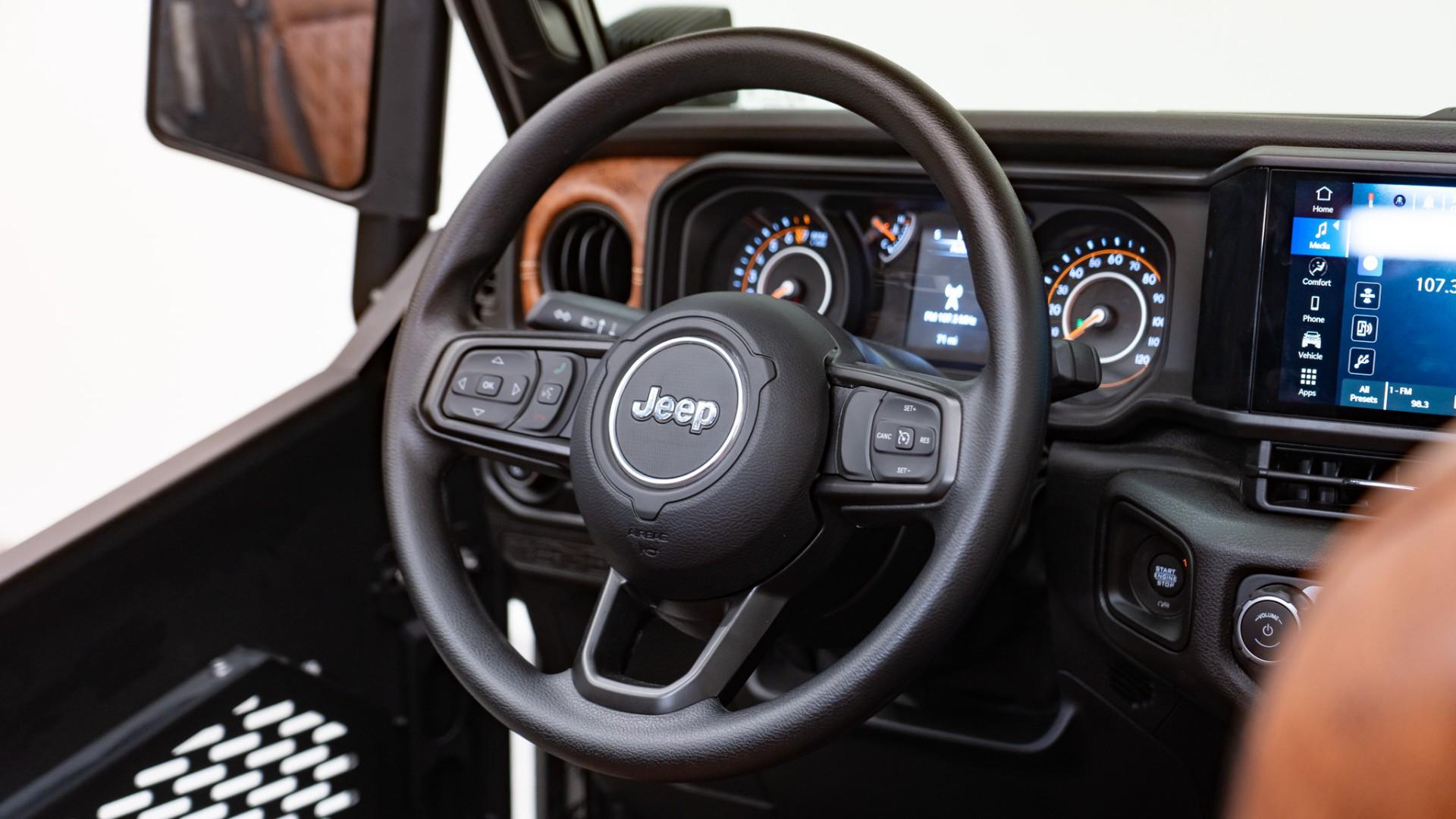 2025 JEEP GLADIATOR in Black, photo 18 of 54