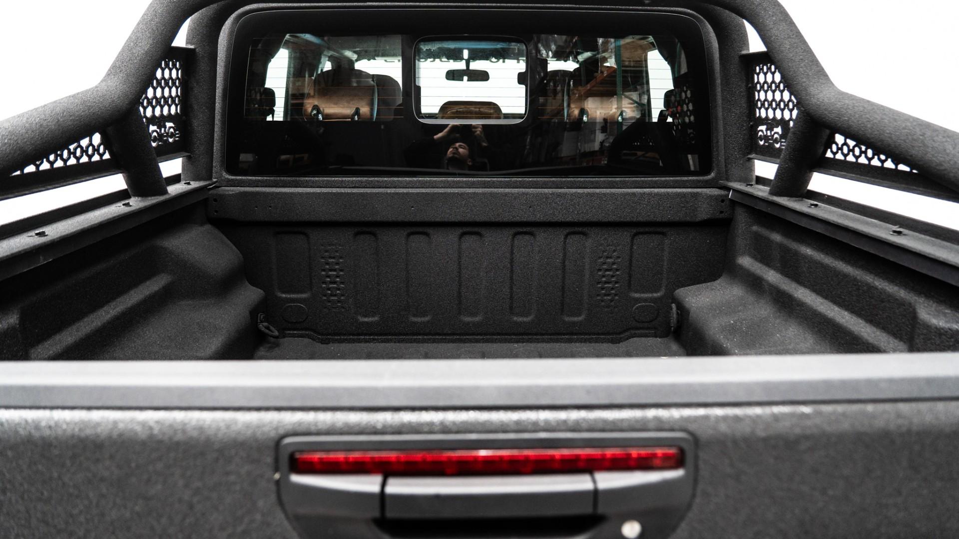 2025 JEEP GLADIATOR in Black, photo 47 of 54