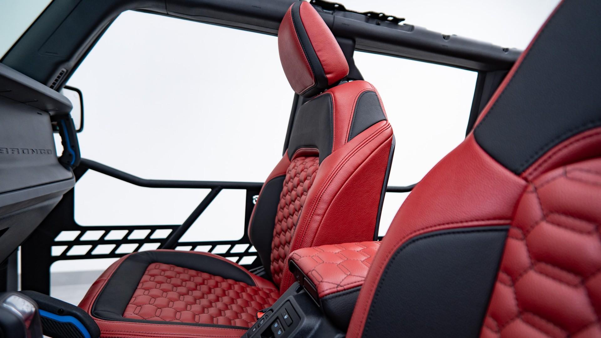 2024 FORD BRONCO in Carbonized Gray, photo 17 of 52