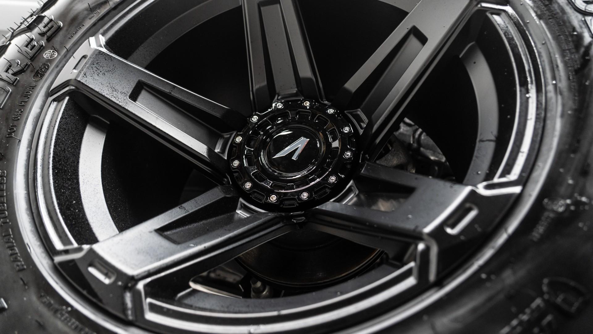 2024 FORD BRONCO in Carbonized Gray, photo 26 of 52