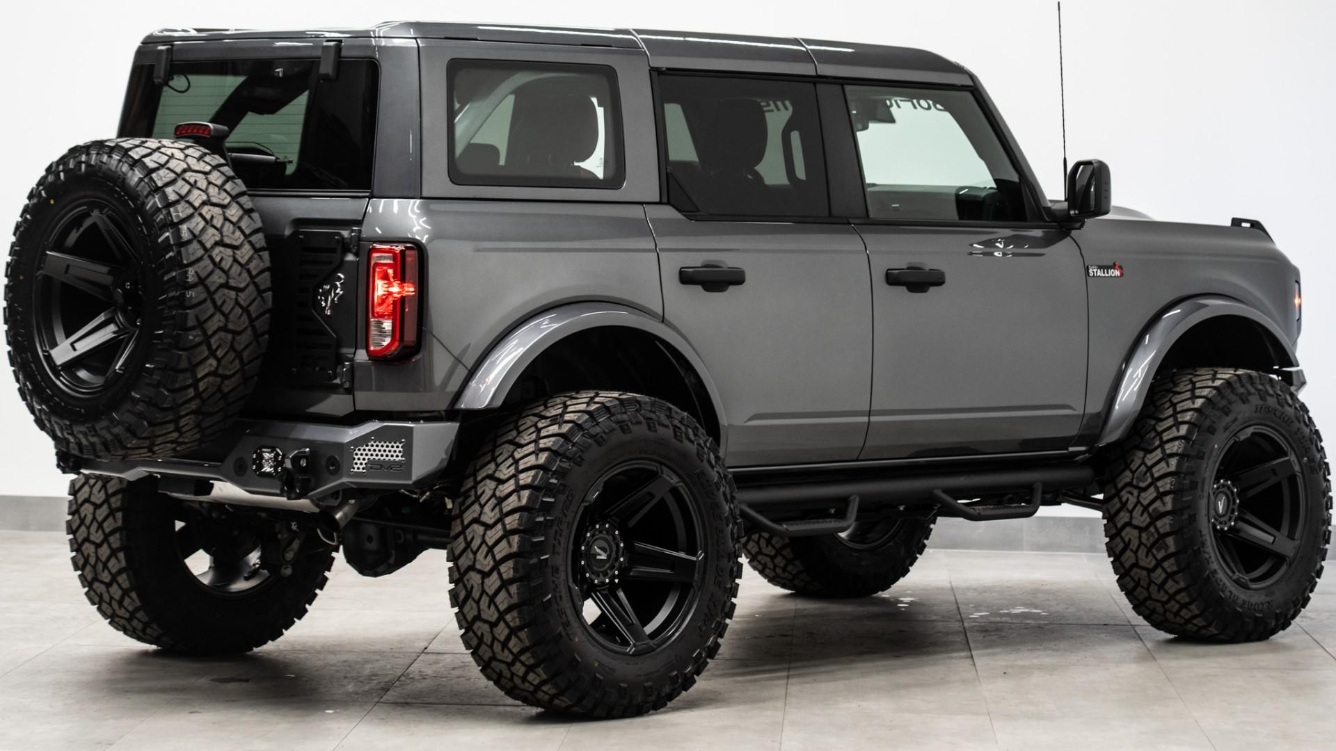2024 FORD BRONCO in Carbonized Gray, photo 7 of 52