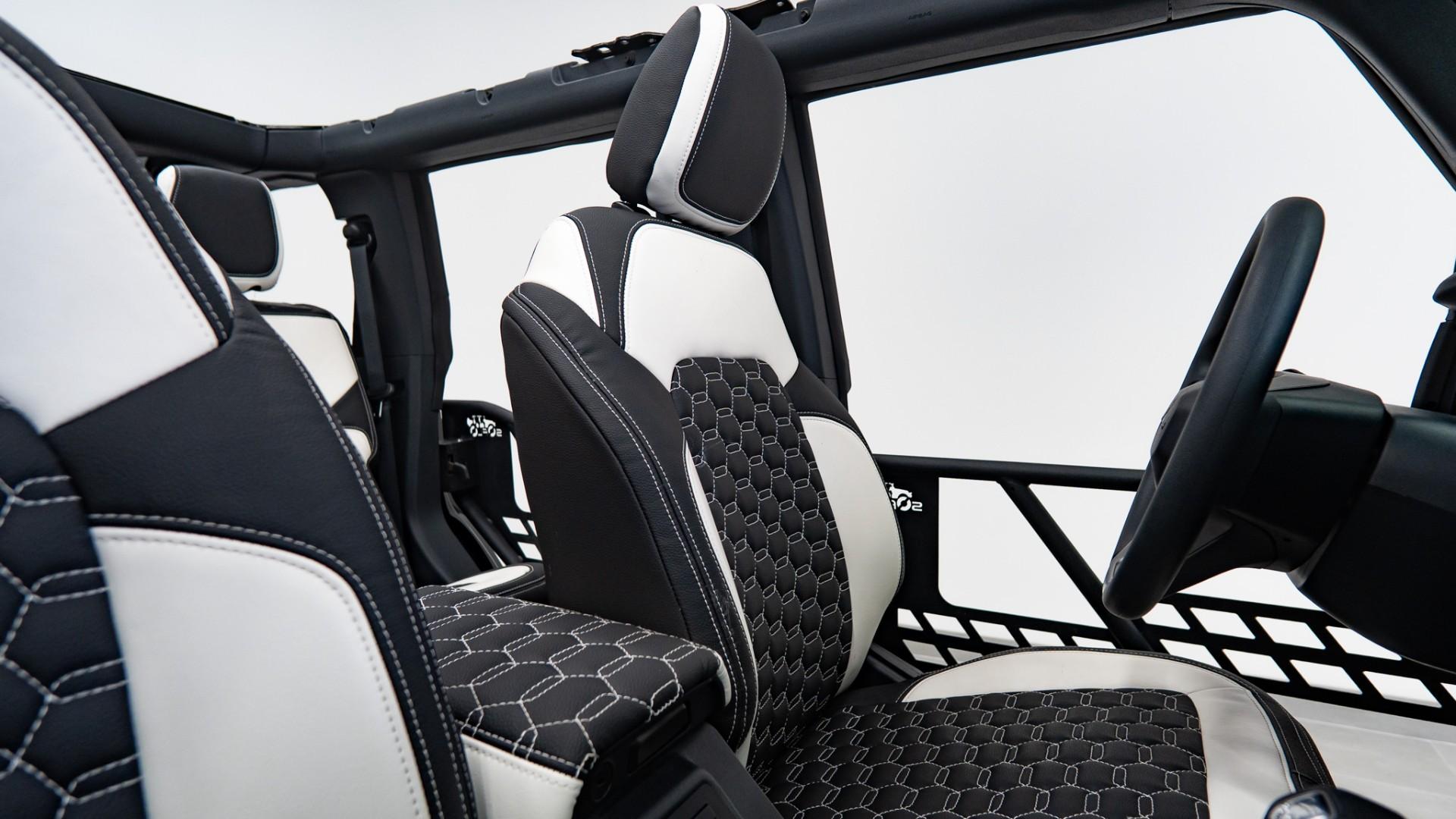 2025 FORD BRONCO in Black, photo 13 of 53