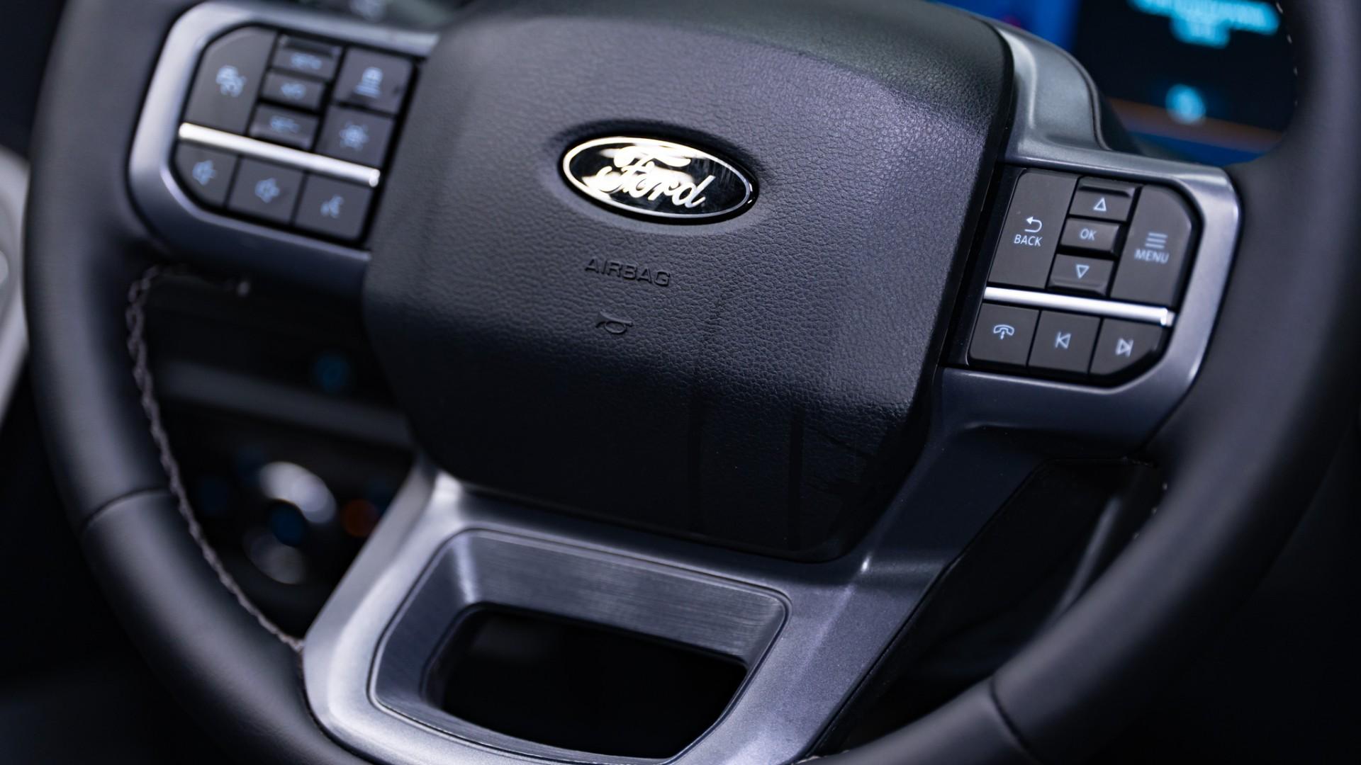 2025 FORD F-150 in Black, photo 40 of 60