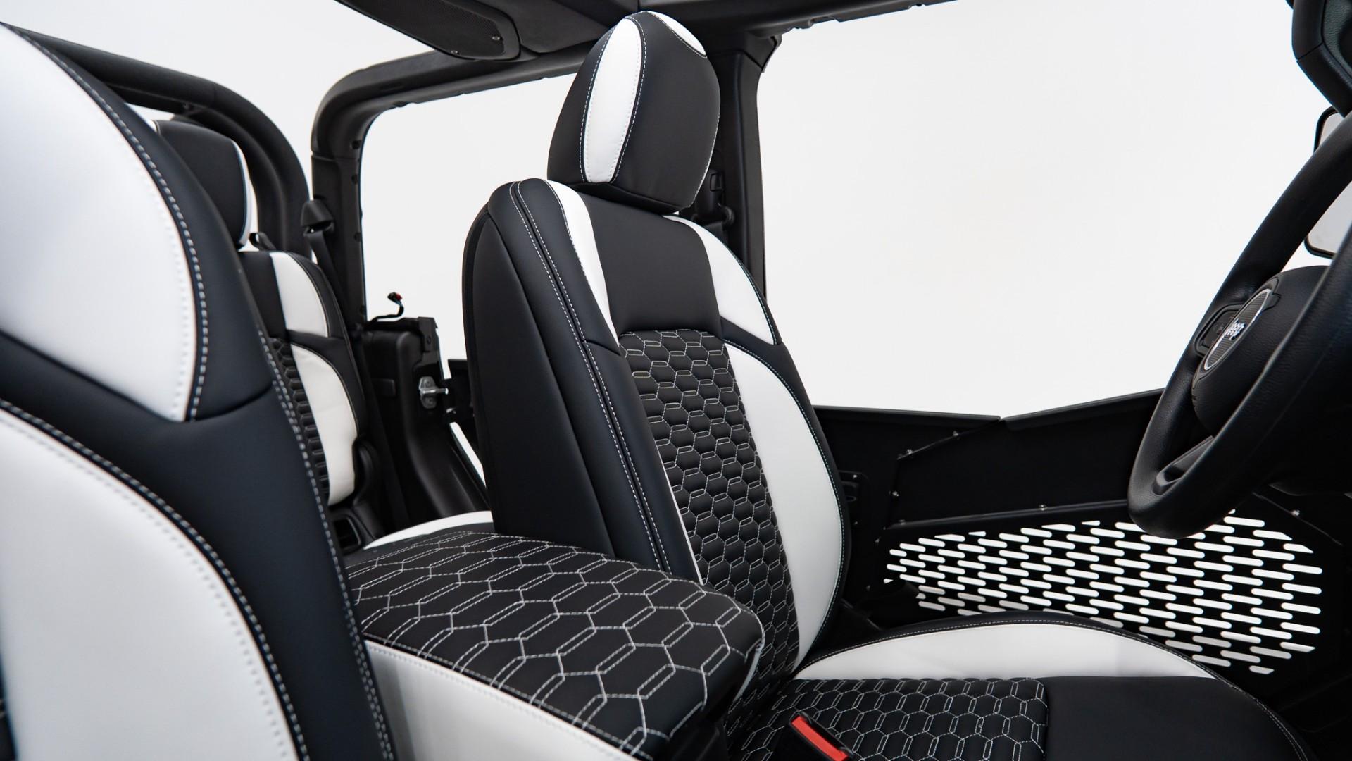 2025 JEEP GLADIATOR in Black, photo 3 of 59