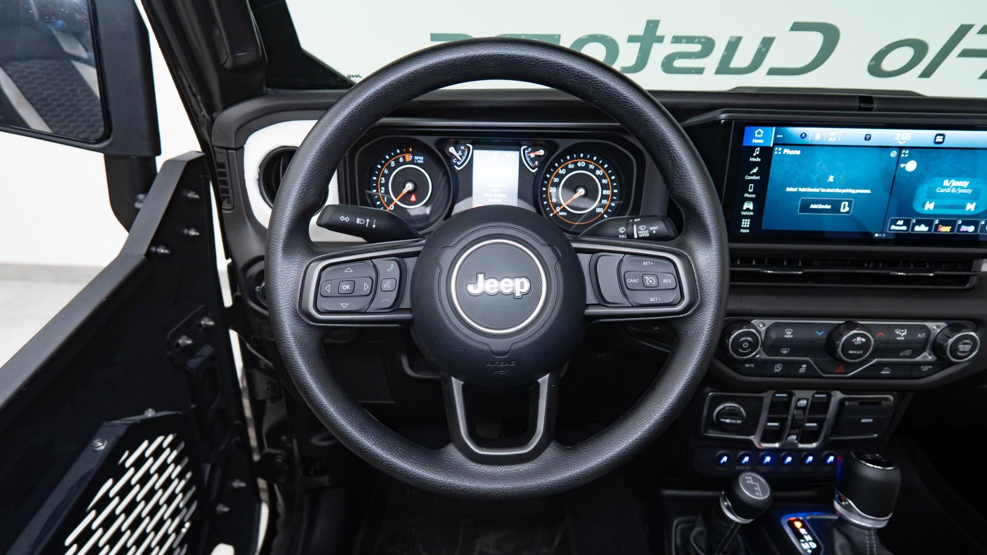 2025 JEEP GLADIATOR in Black, photo 17 of 59