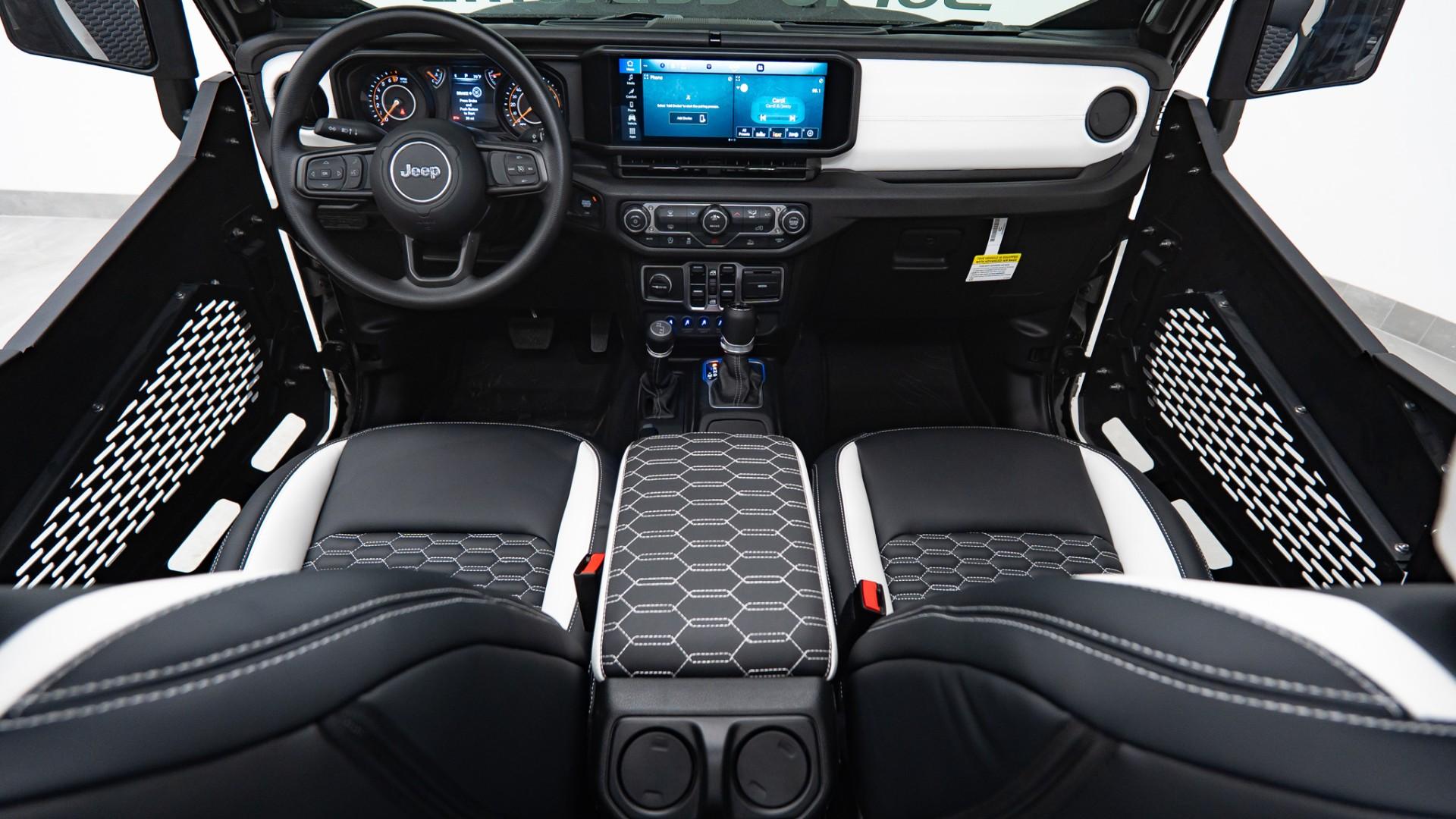 2025 JEEP GLADIATOR in Black, photo 2 of 59