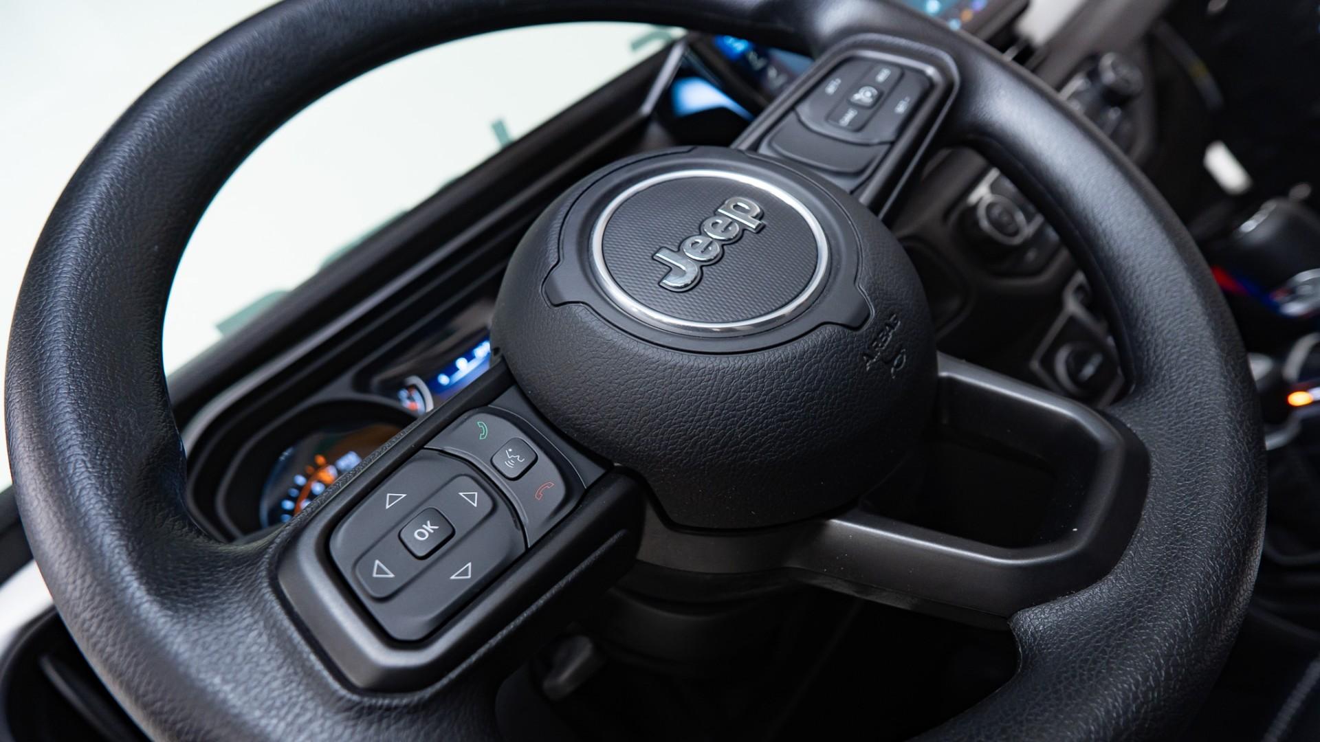 2025 JEEP GLADIATOR in Black, photo 18 of 59
