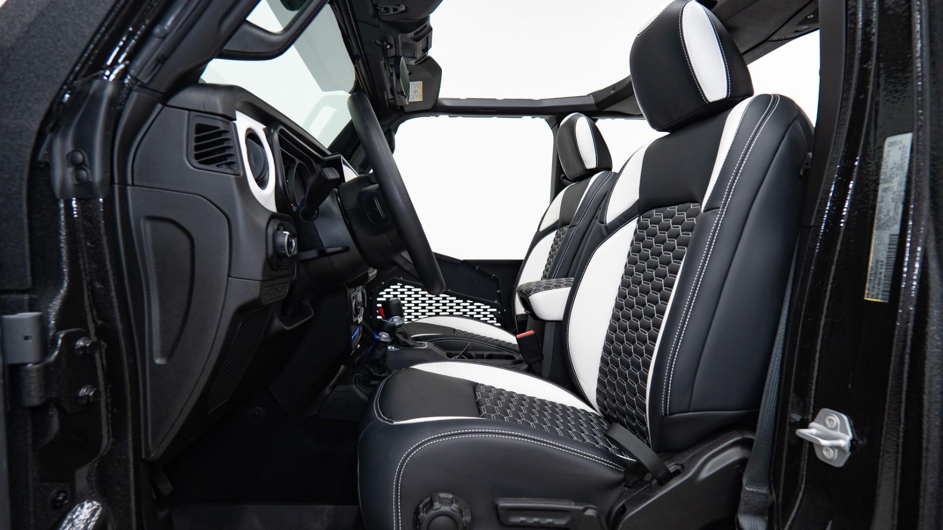 2025 JEEP GLADIATOR in Black, photo 20 of 59