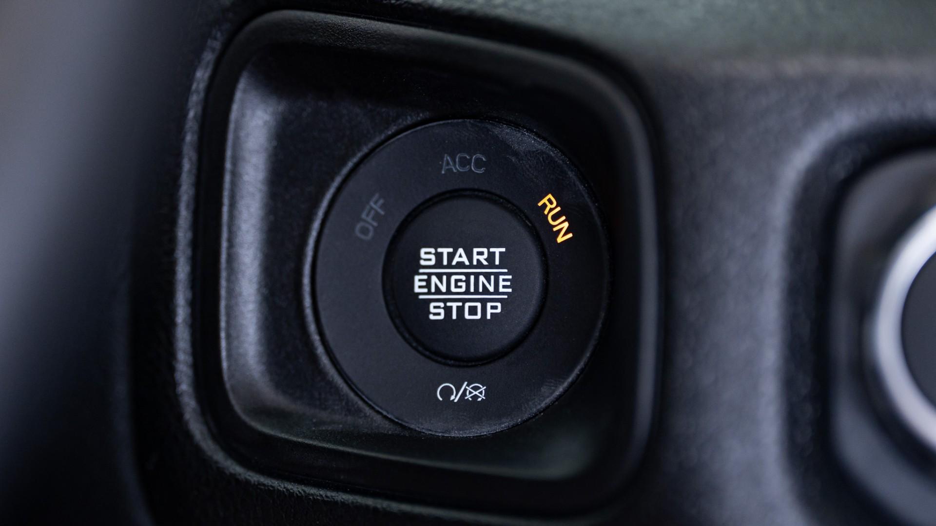 2025 JEEP GLADIATOR in Navy, photo 27 of 53