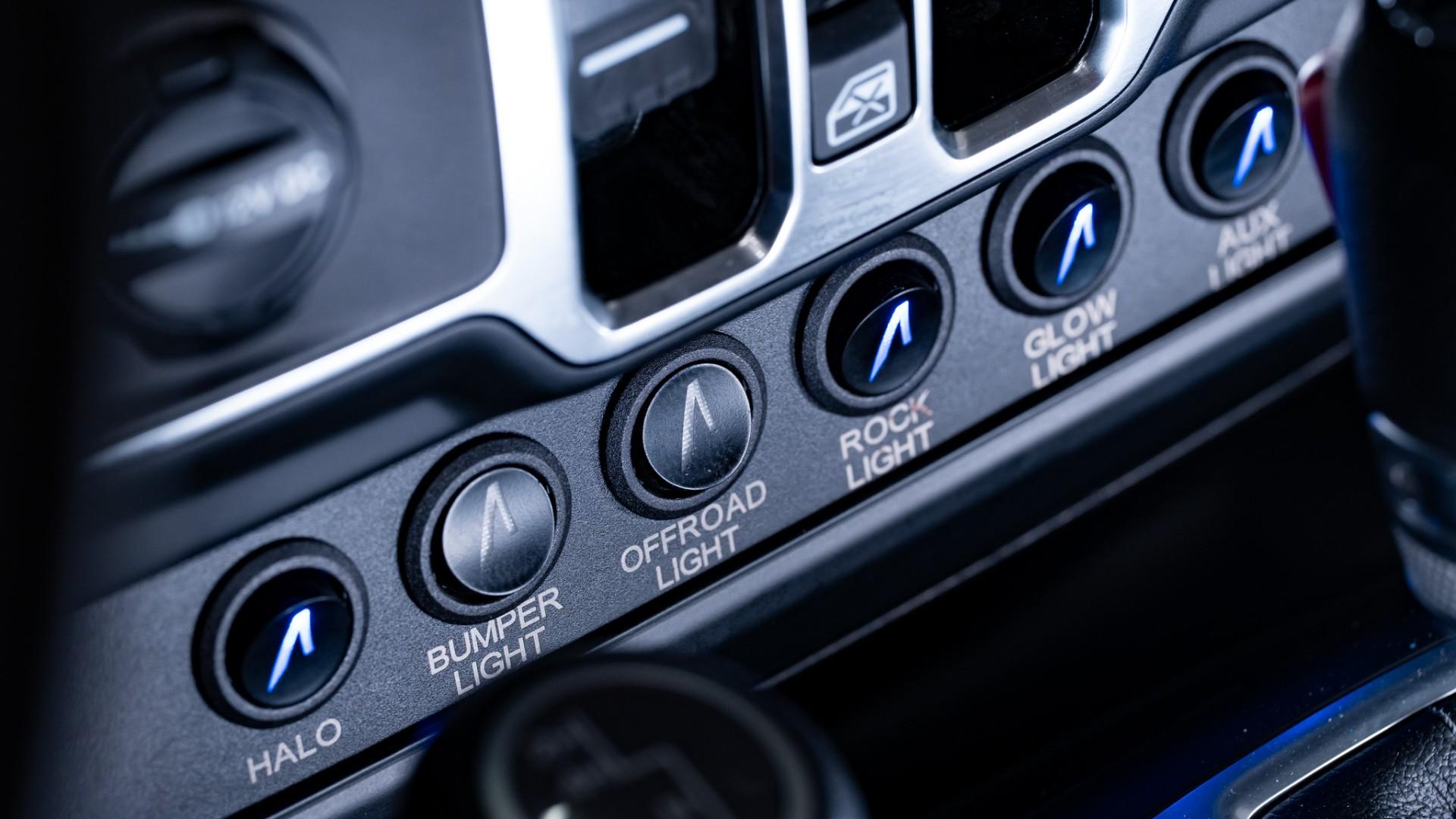 2025 JEEP GLADIATOR in Navy, photo 28 of 53
