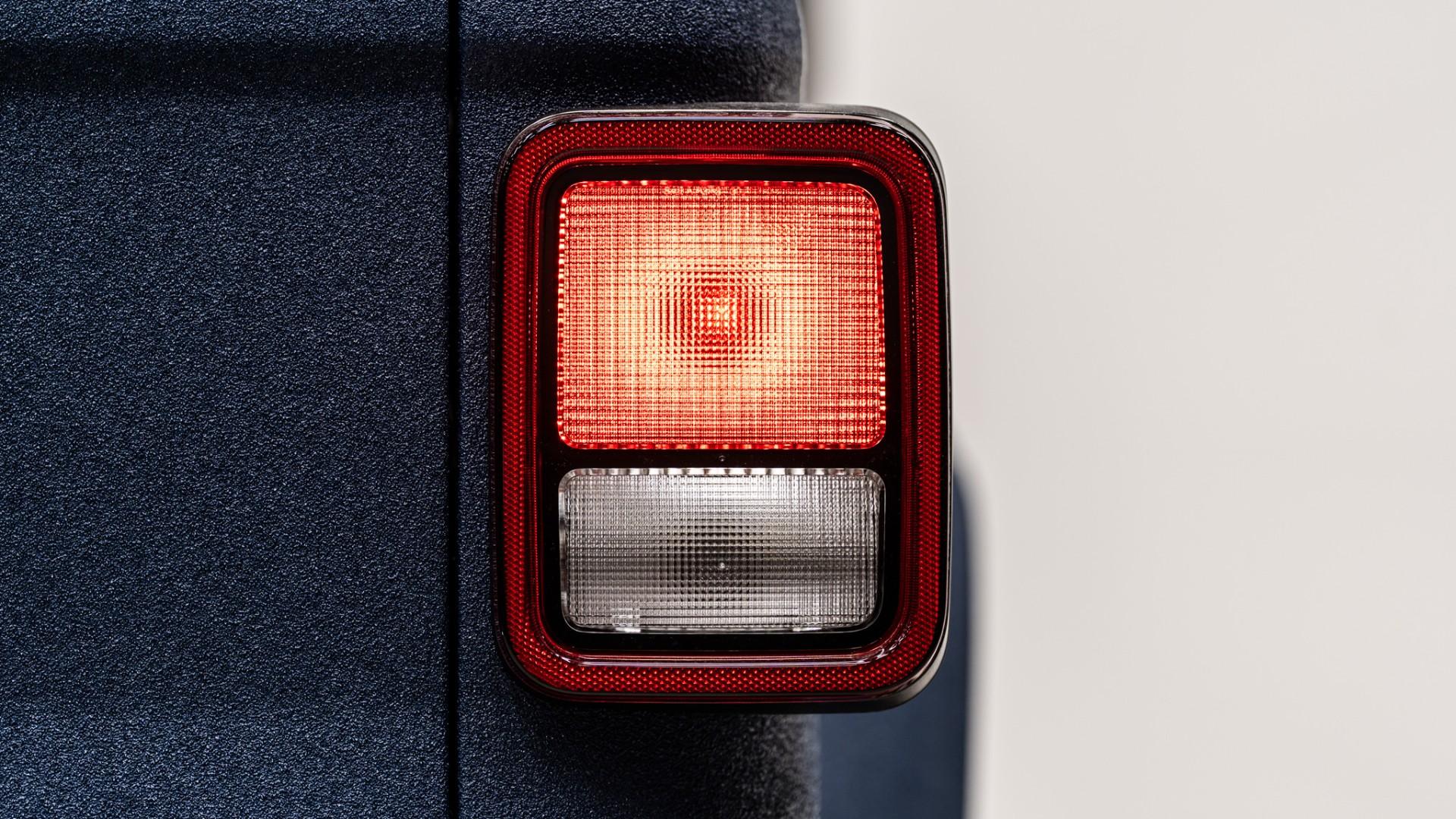 2025 JEEP GLADIATOR in Navy, photo 47 of 53