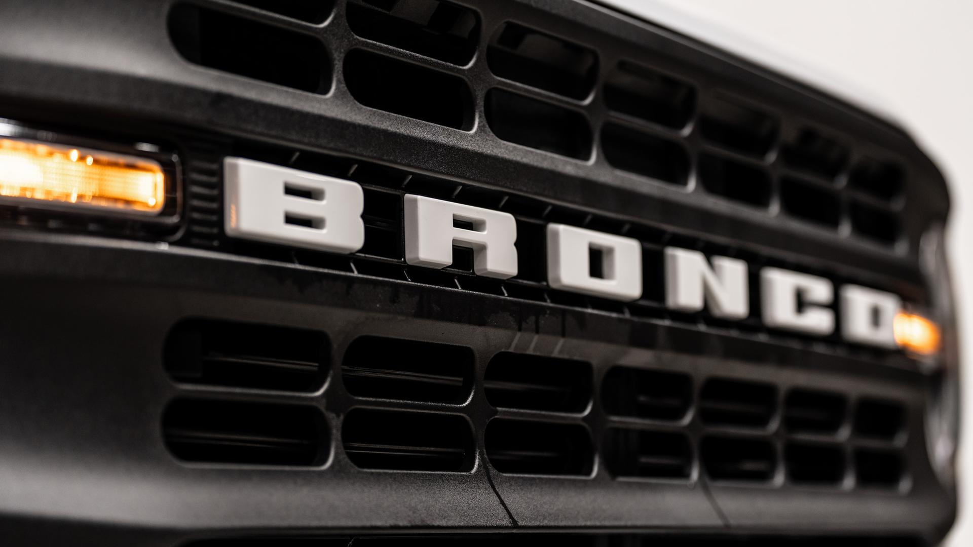 2025 FORD BRONCO in White, photo 40 of 47