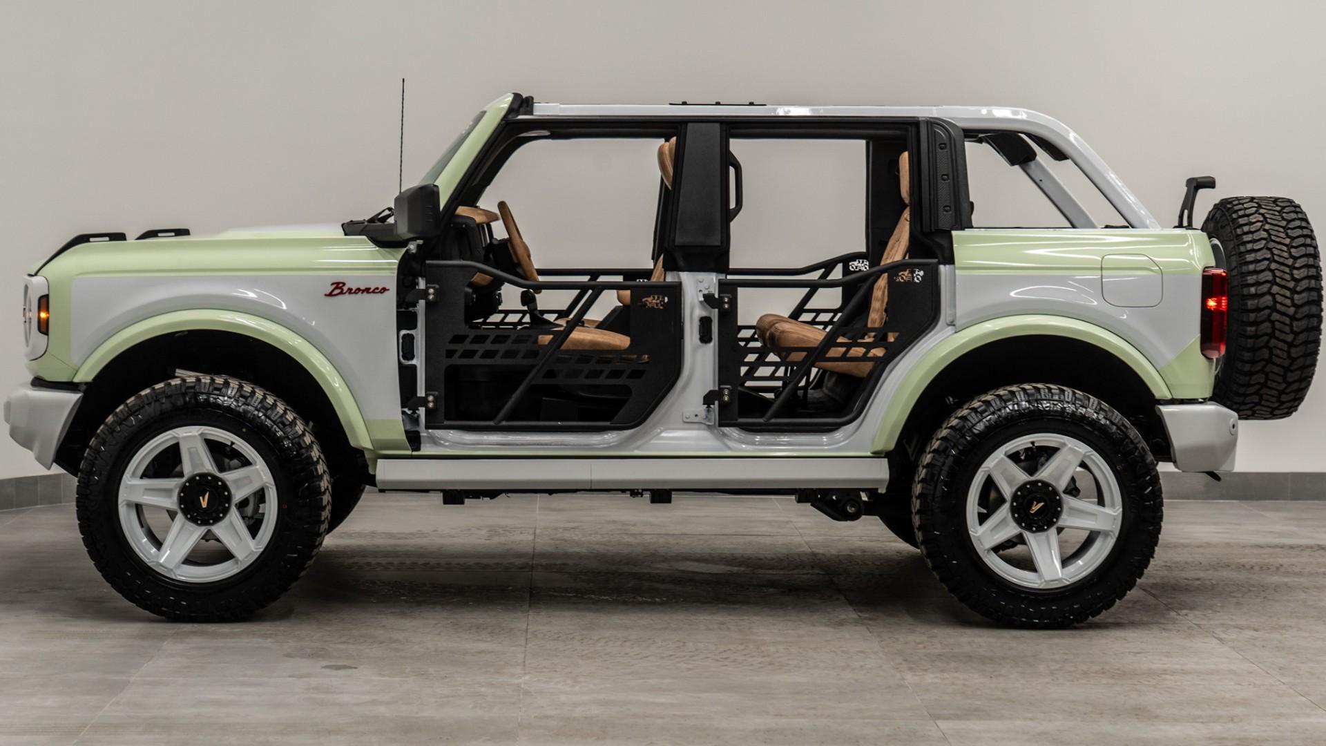 2025 FORD BRONCO in Green, photo 9 of 53