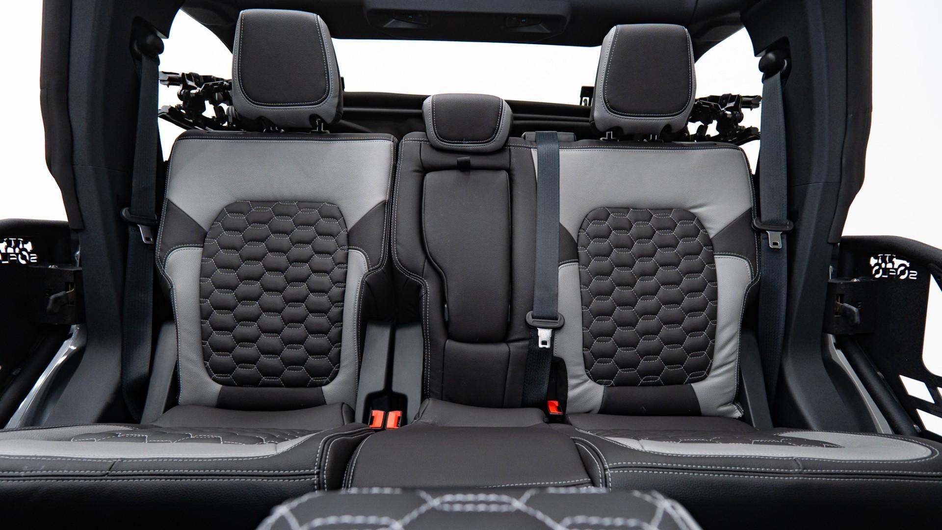 2025 FORD BRONCO in Carbonized Gray, photo 16 of 48
