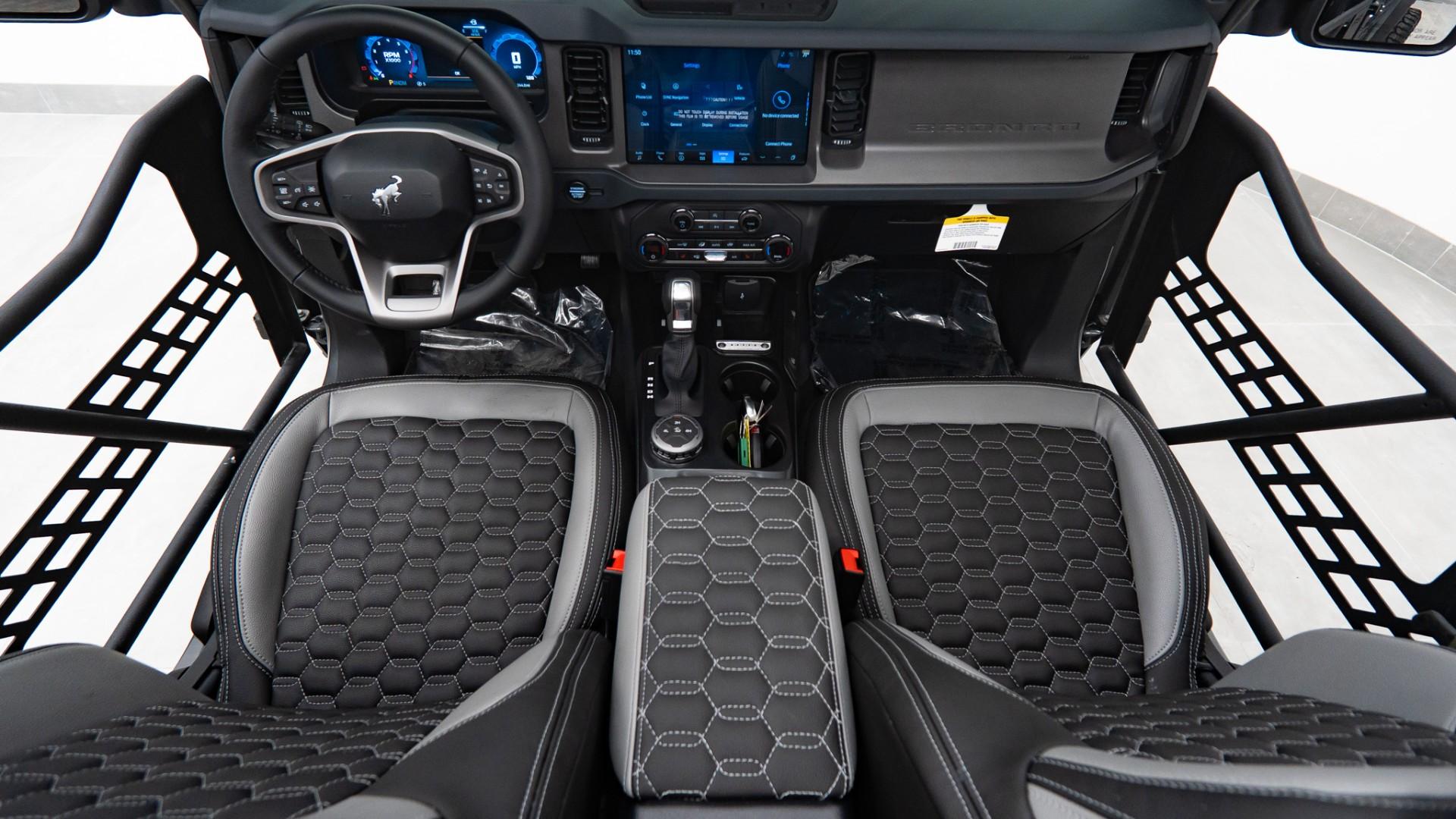 2025 FORD BRONCO in Carbonized Gray, photo 23 of 48