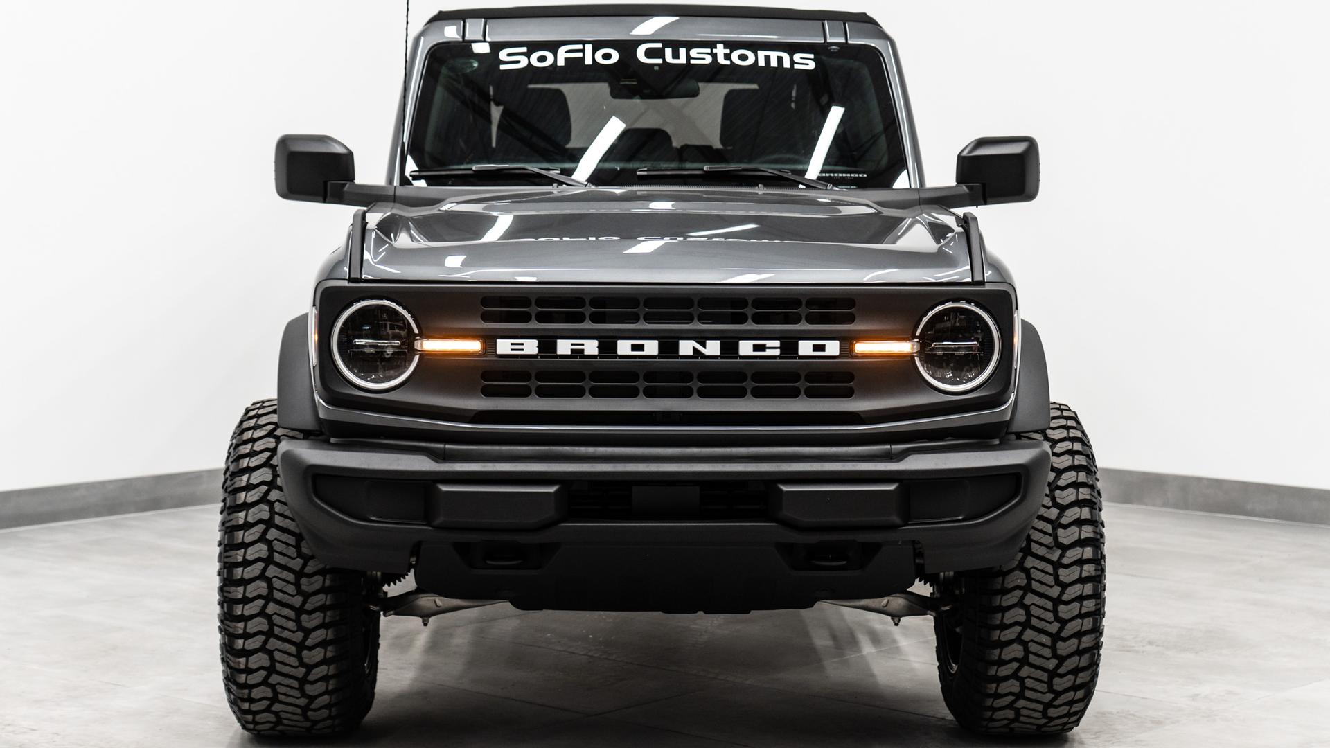2025 FORD BRONCO in Carbonized Gray, photo 2 of 48