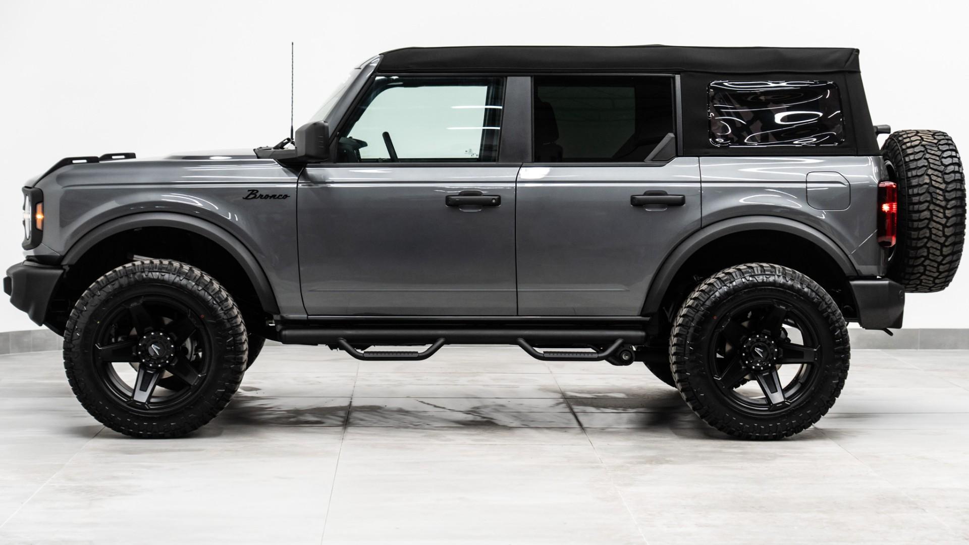 2025 FORD BRONCO in Carbonized Gray, photo 8 of 48