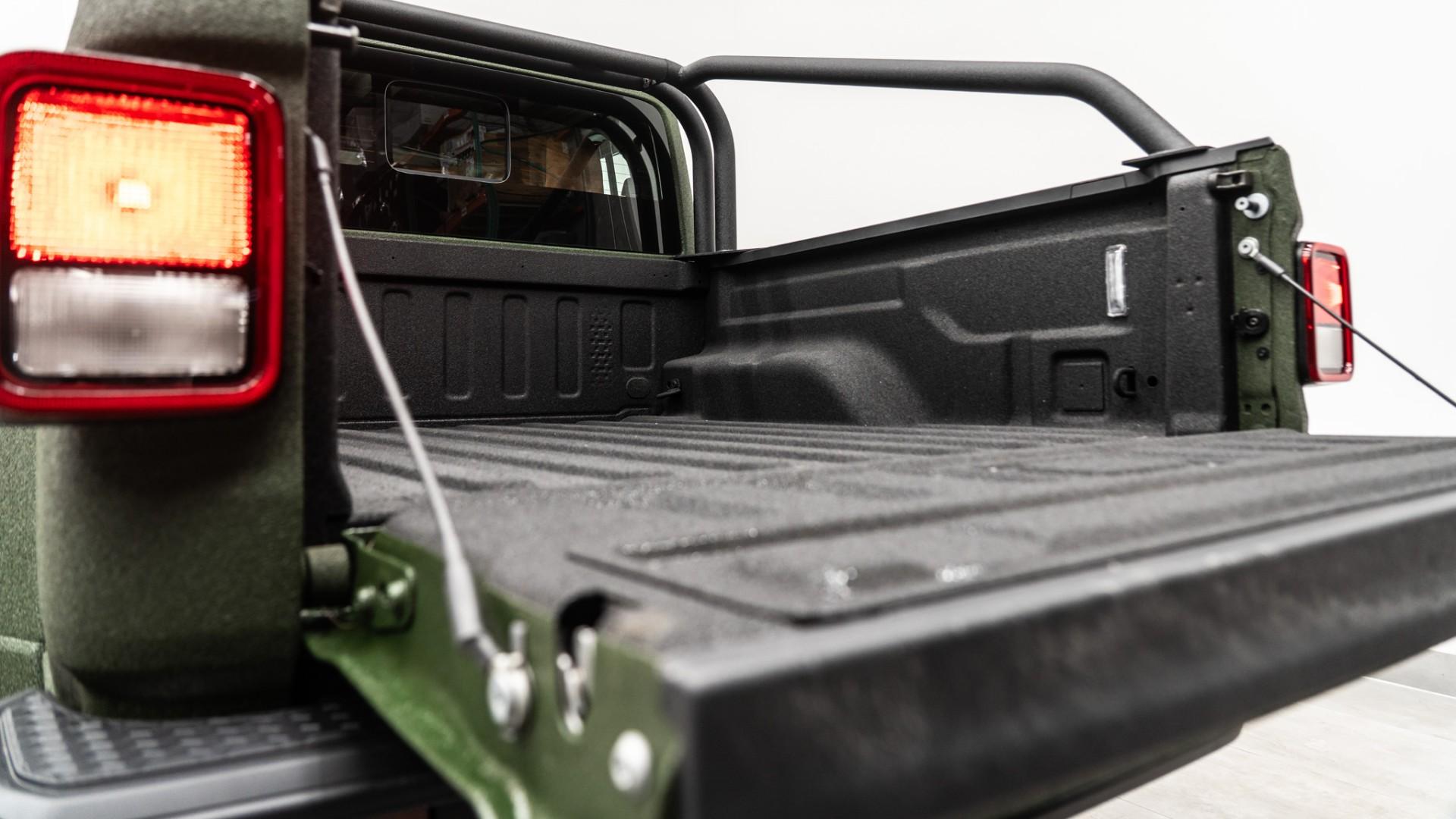 2025 JEEP GLADIATOR in Green, photo 11 of 57