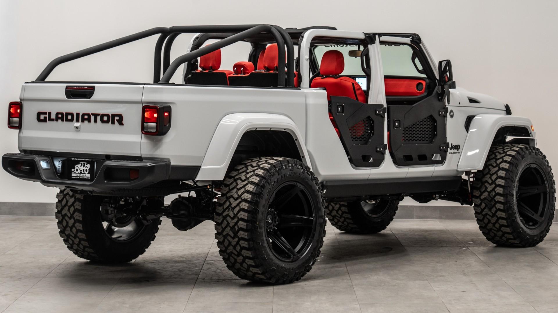 2025 JEEP GLADIATOR in BRIGHT WHITE CLEARCOAT, photo 31 of 59