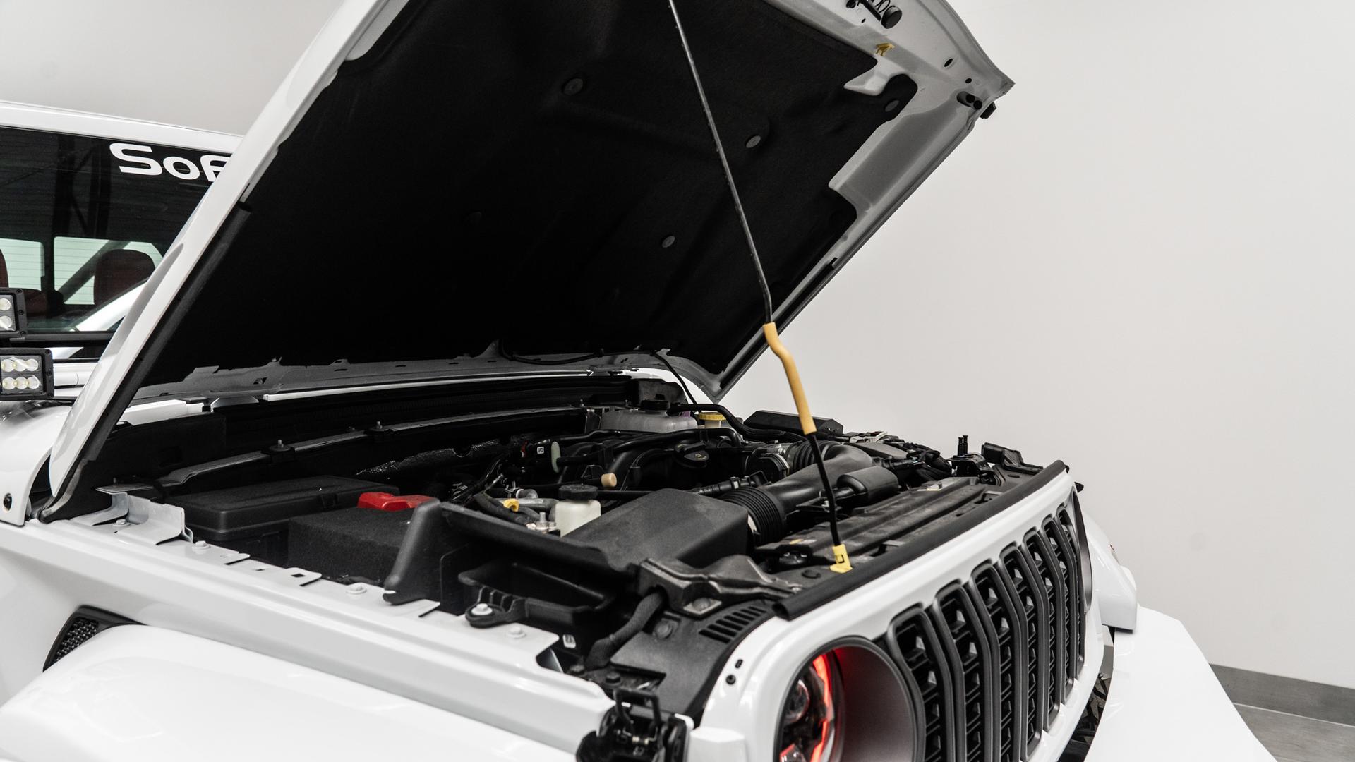 2025 JEEP GLADIATOR in BRIGHT WHITE CLEARCOAT, photo 35 of 59