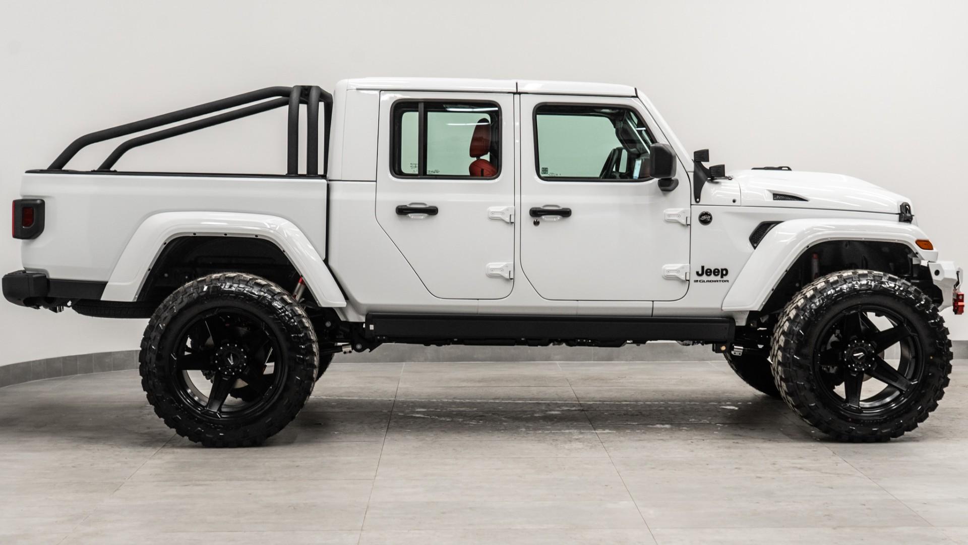2025 JEEP GLADIATOR in BRIGHT WHITE CLEARCOAT, photo 7 of 59