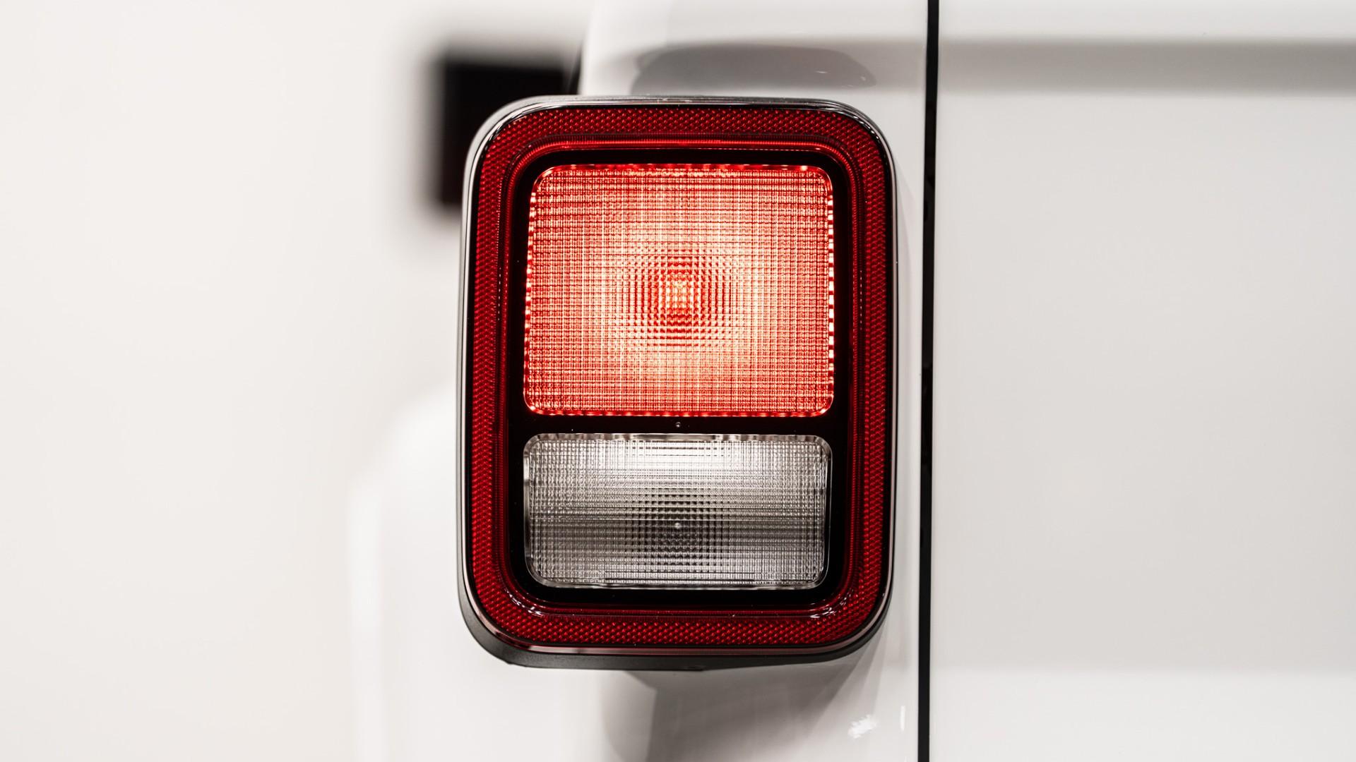 2025 JEEP GLADIATOR in BRIGHT WHITE CLEARCOAT, photo 49 of 59