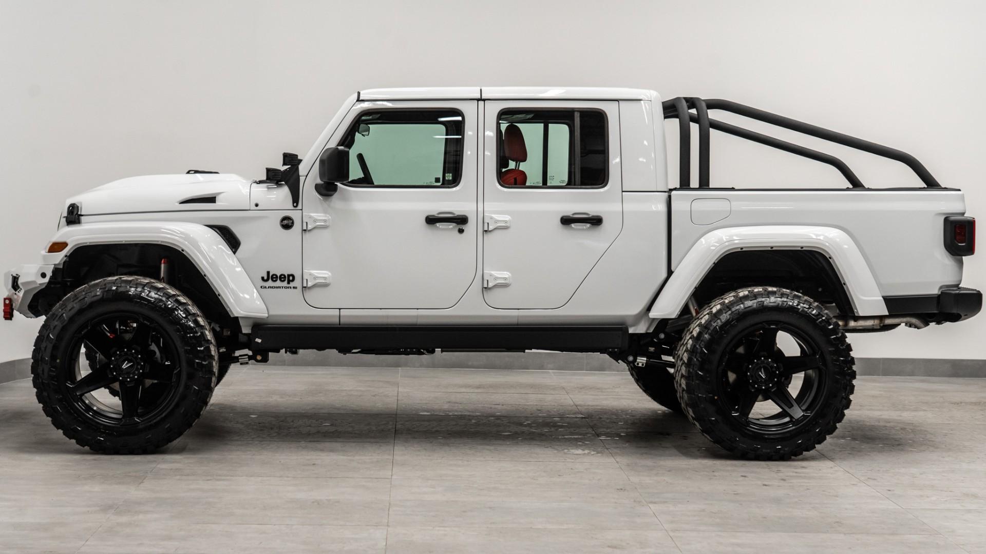 2025 JEEP GLADIATOR in BRIGHT WHITE CLEARCOAT, photo 11 of 59