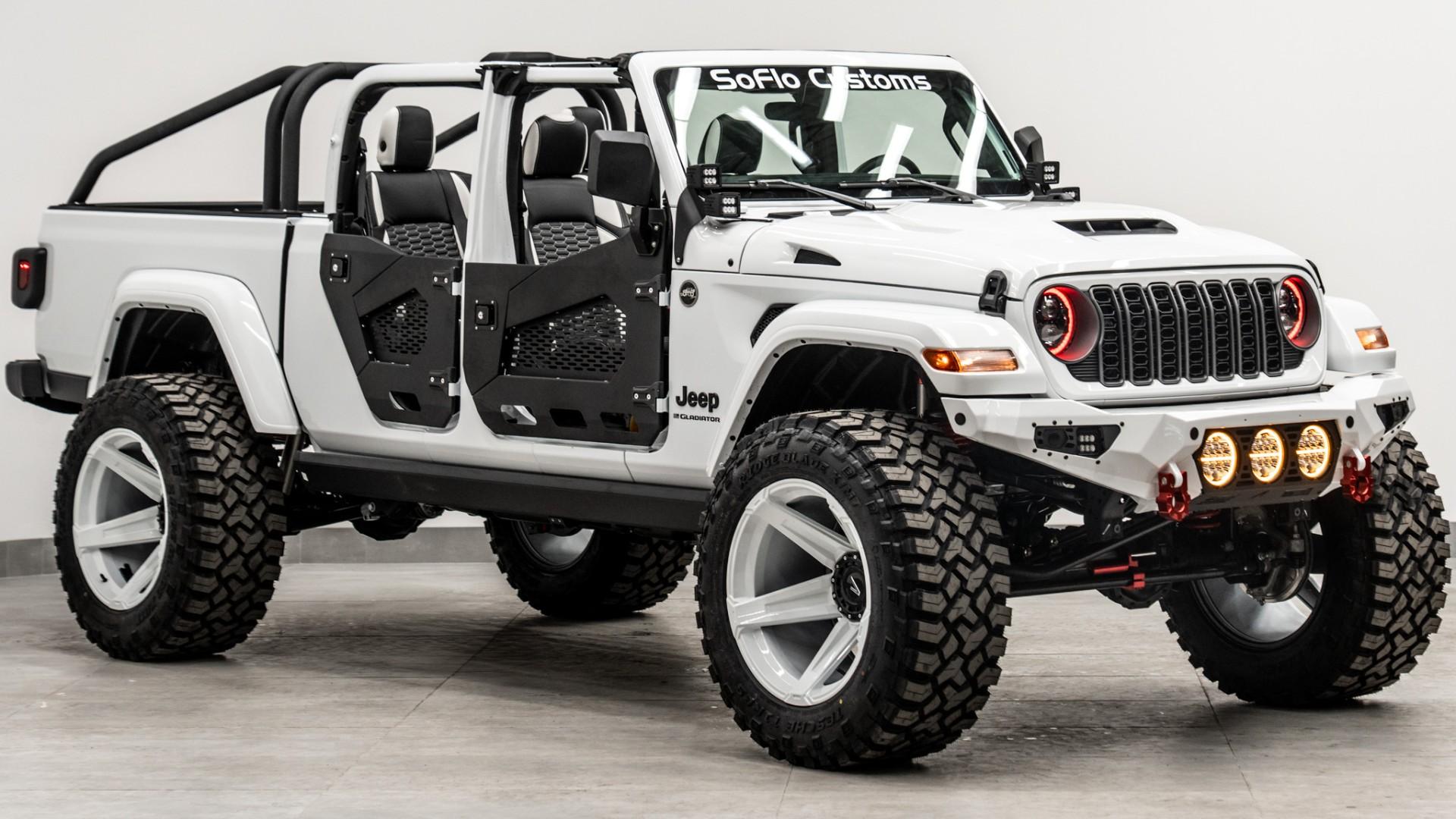 2025 JEEP GLADIATOR in BRIGHT WHITE CLEARCOAT, photo 4 of 53
