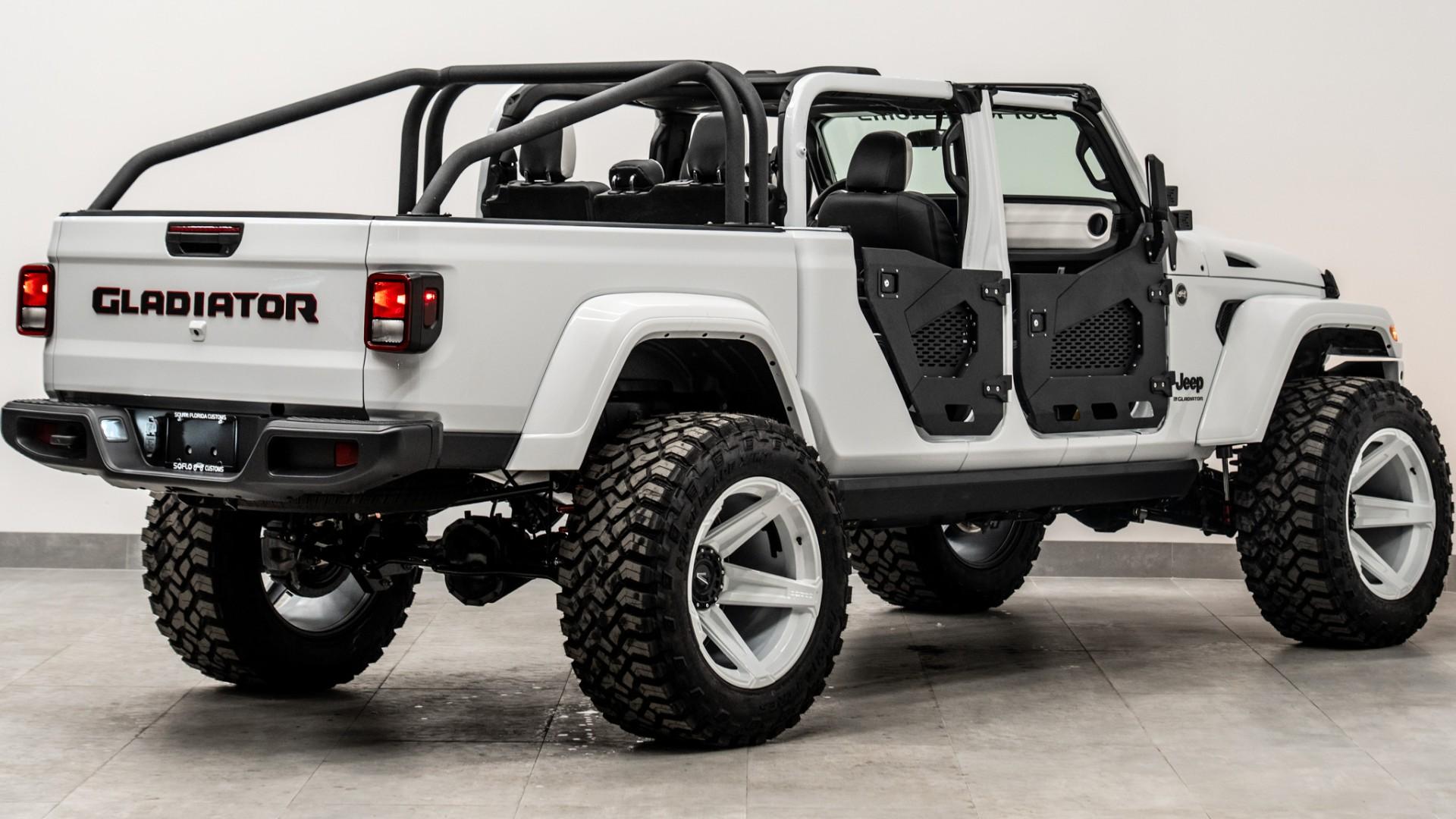 2025 JEEP GLADIATOR in BRIGHT WHITE CLEARCOAT, photo 5 of 53