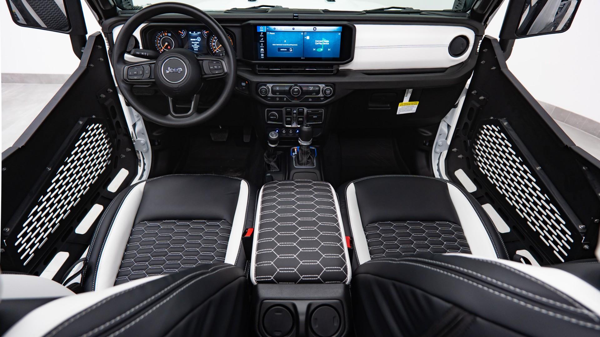 2025 JEEP GLADIATOR in BRIGHT WHITE CLEARCOAT, photo 2 of 53