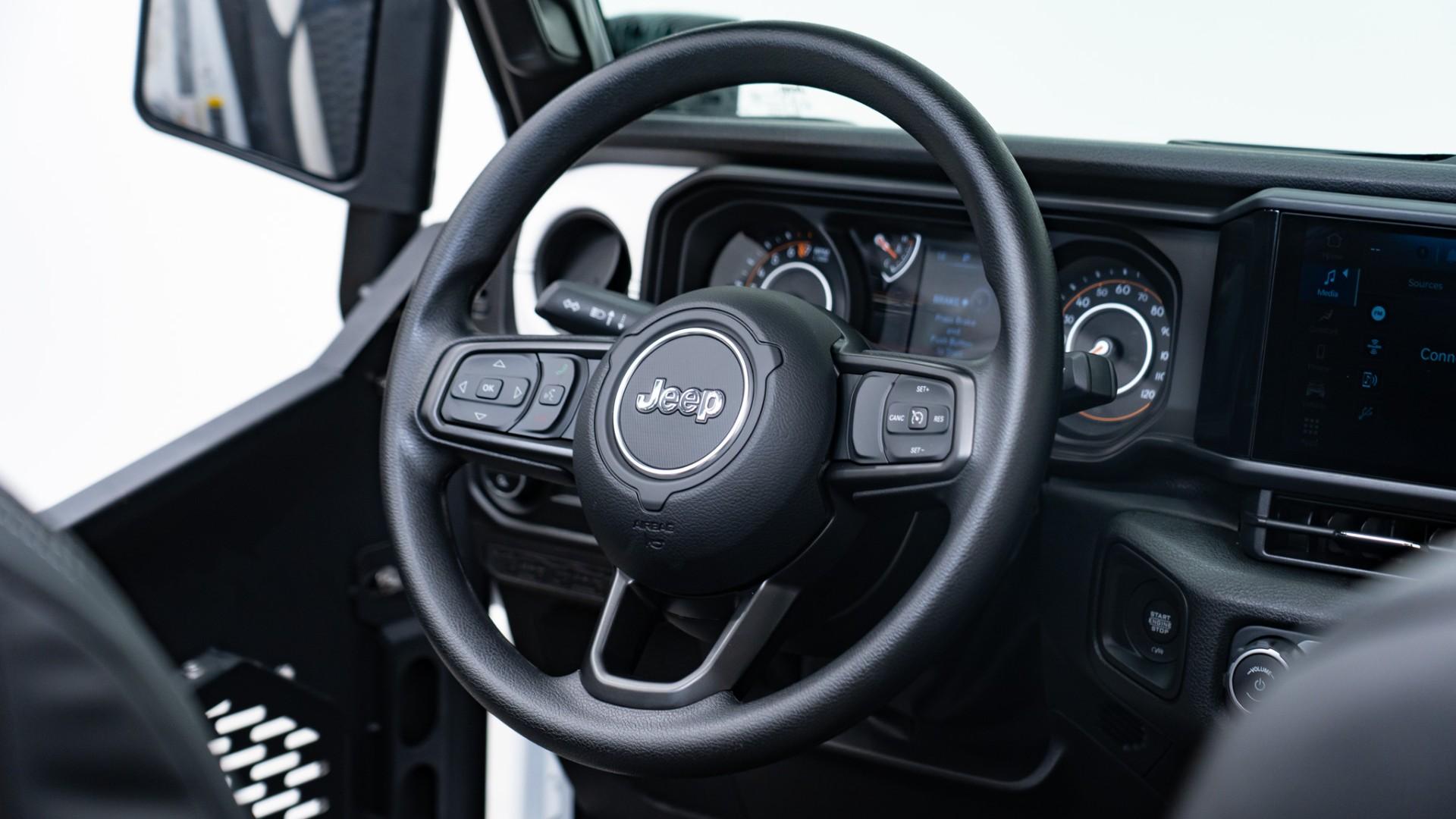 2025 JEEP GLADIATOR in BRIGHT WHITE CLEARCOAT, photo 20 of 53