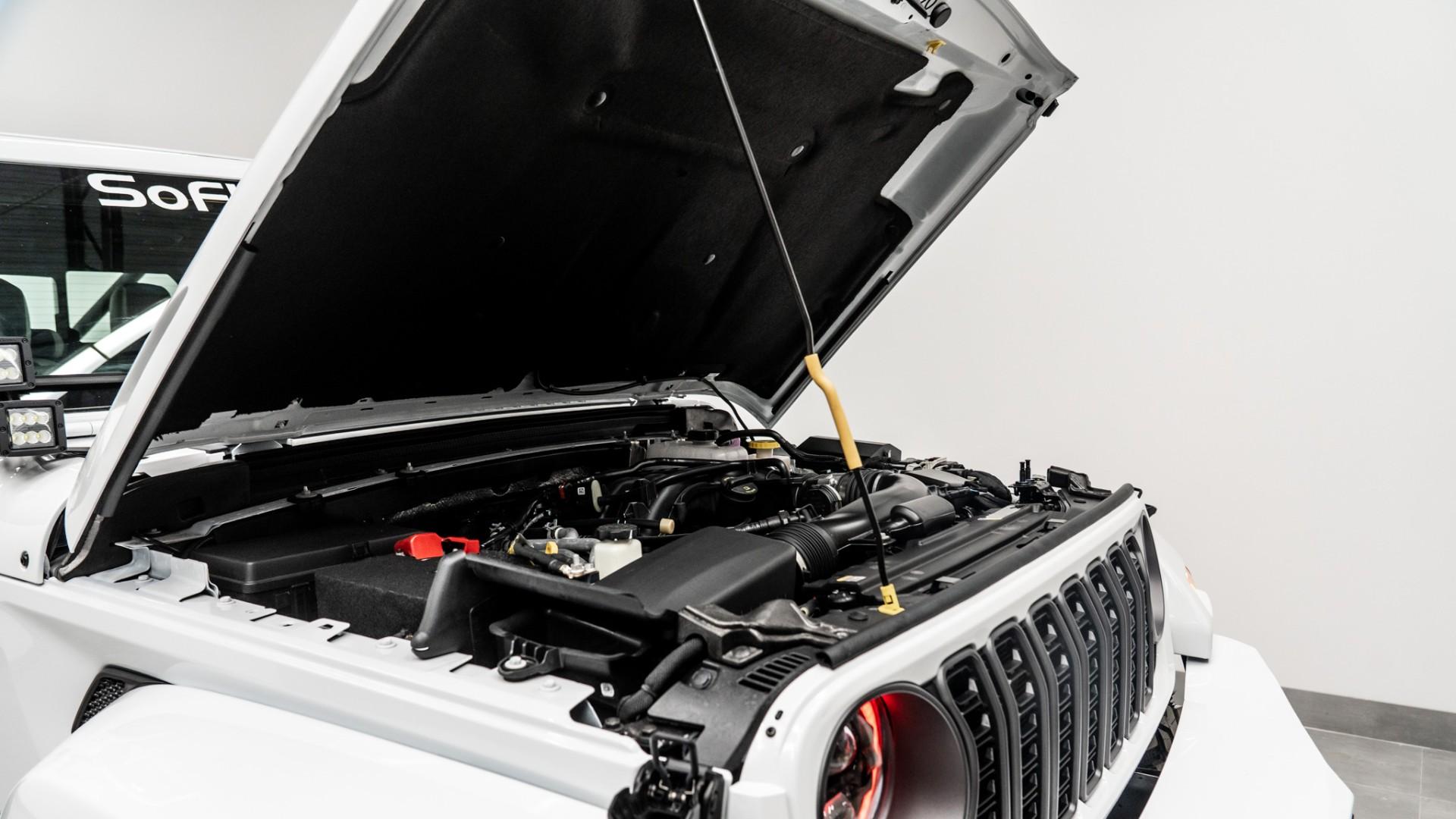 2025 JEEP GLADIATOR in BRIGHT WHITE CLEARCOAT, photo 48 of 53