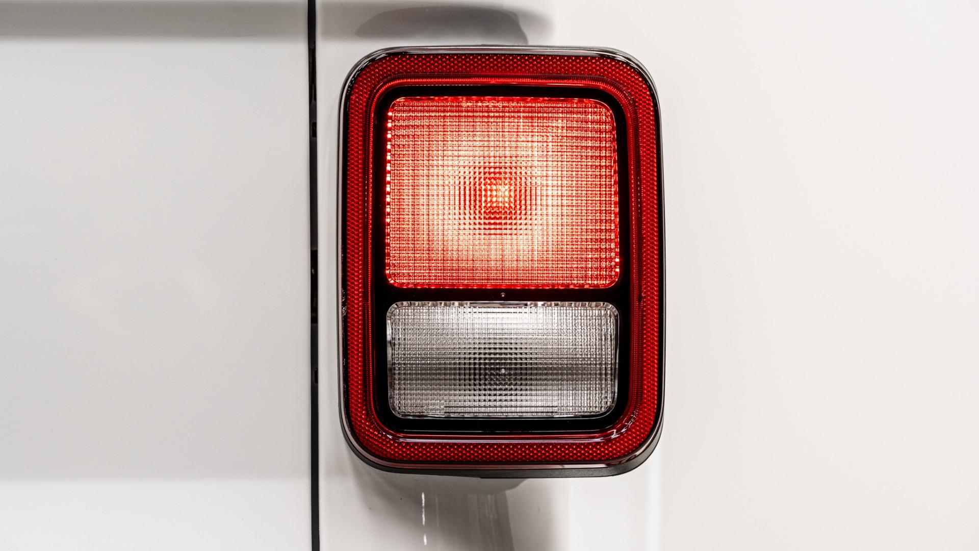 2025 JEEP GLADIATOR in BRIGHT WHITE CLEARCOAT, photo 37 of 53