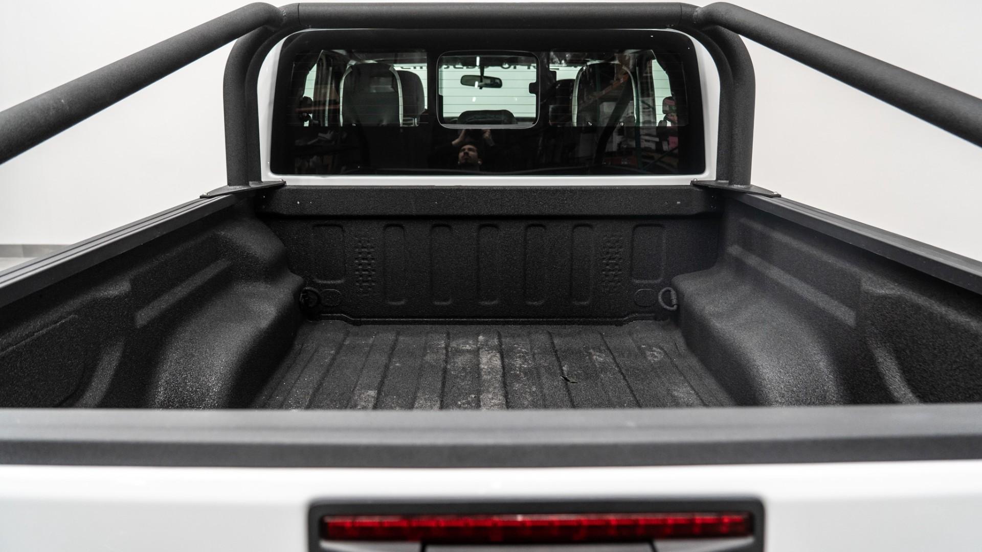 2025 JEEP GLADIATOR in BRIGHT WHITE CLEARCOAT, photo 43 of 53