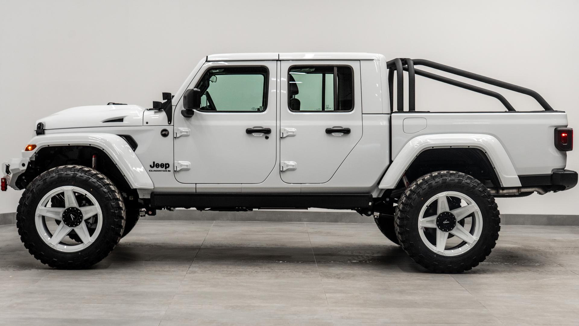 2025 JEEP GLADIATOR in BRIGHT WHITE CLEARCOAT, photo 47 of 53