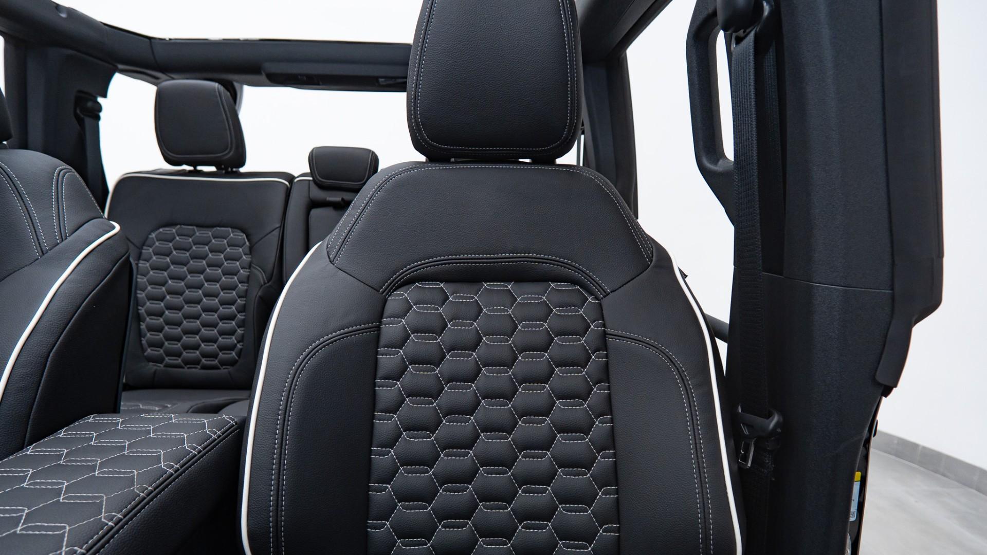 2025 FORD BRONCO in Black, photo 13 of 51
