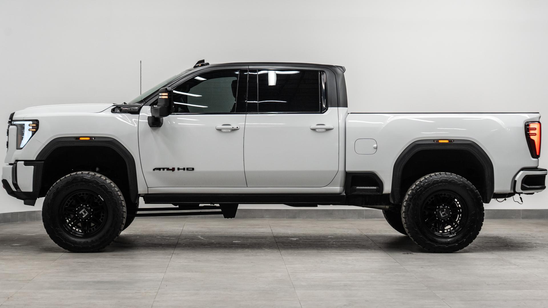 2024 GMC SIERRA 2500HD in White, photo 11 of 41