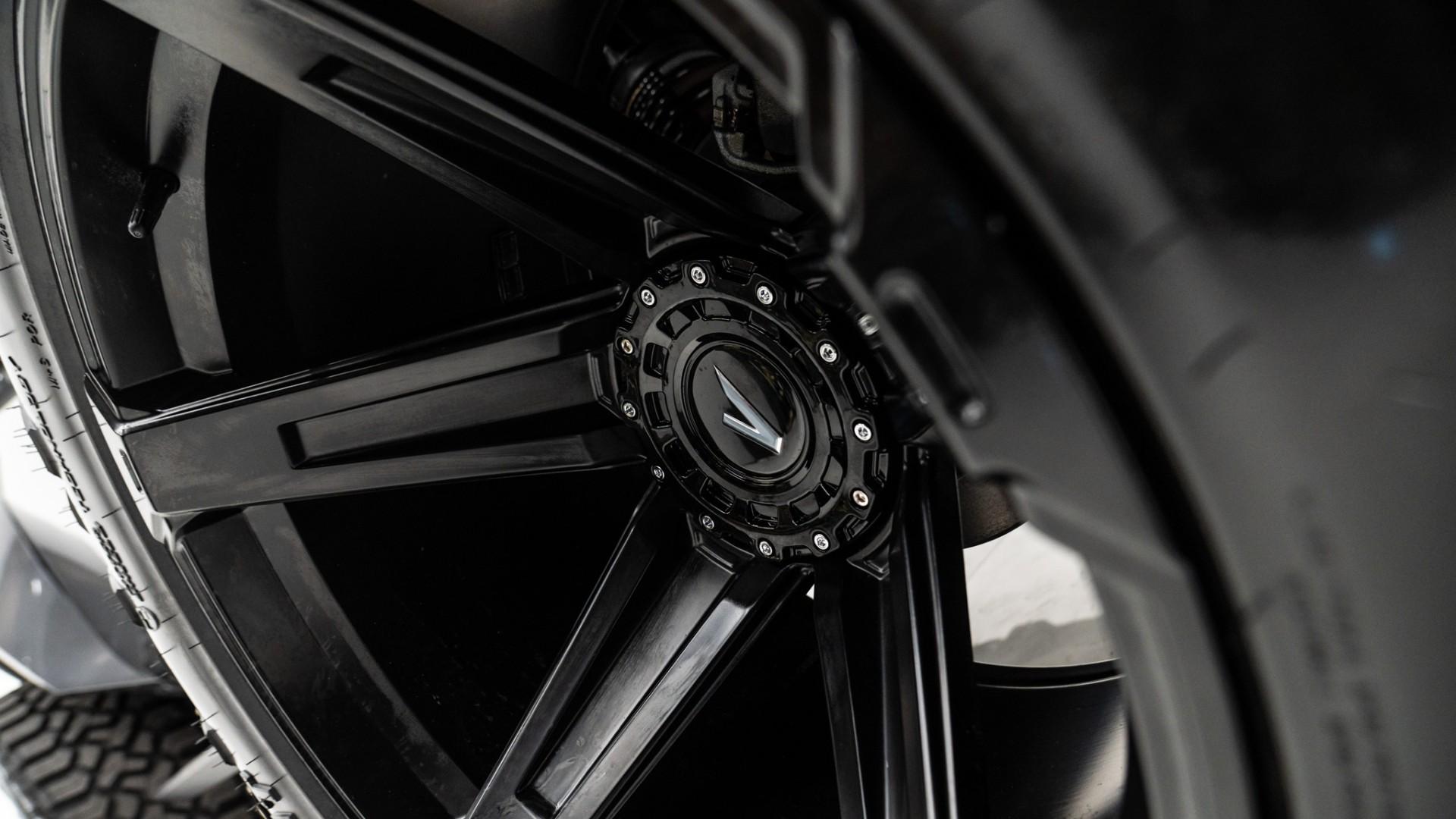 2025 FORD BRONCO in Carbonized Gray Metallic, photo 24 of 40