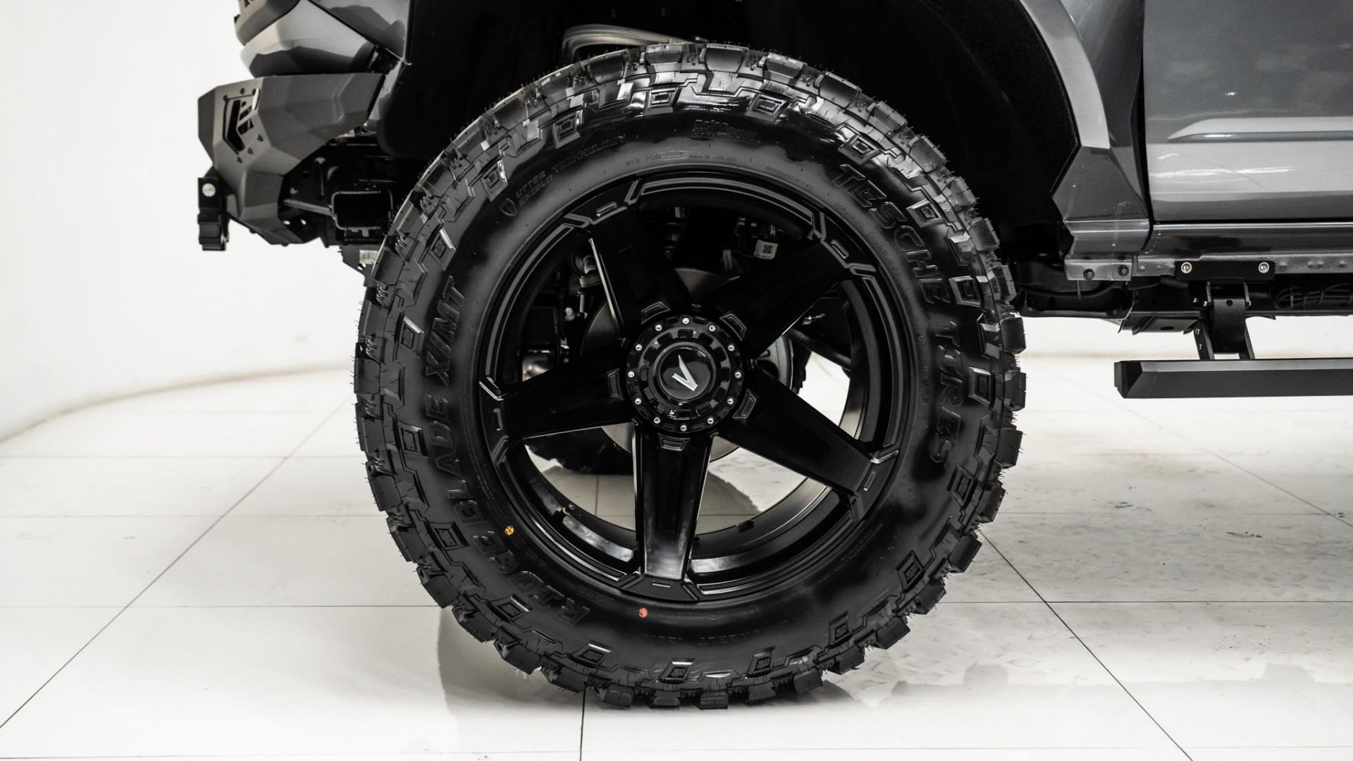 2025 FORD BRONCO in Carbonized Gray Metallic, photo 23 of 40