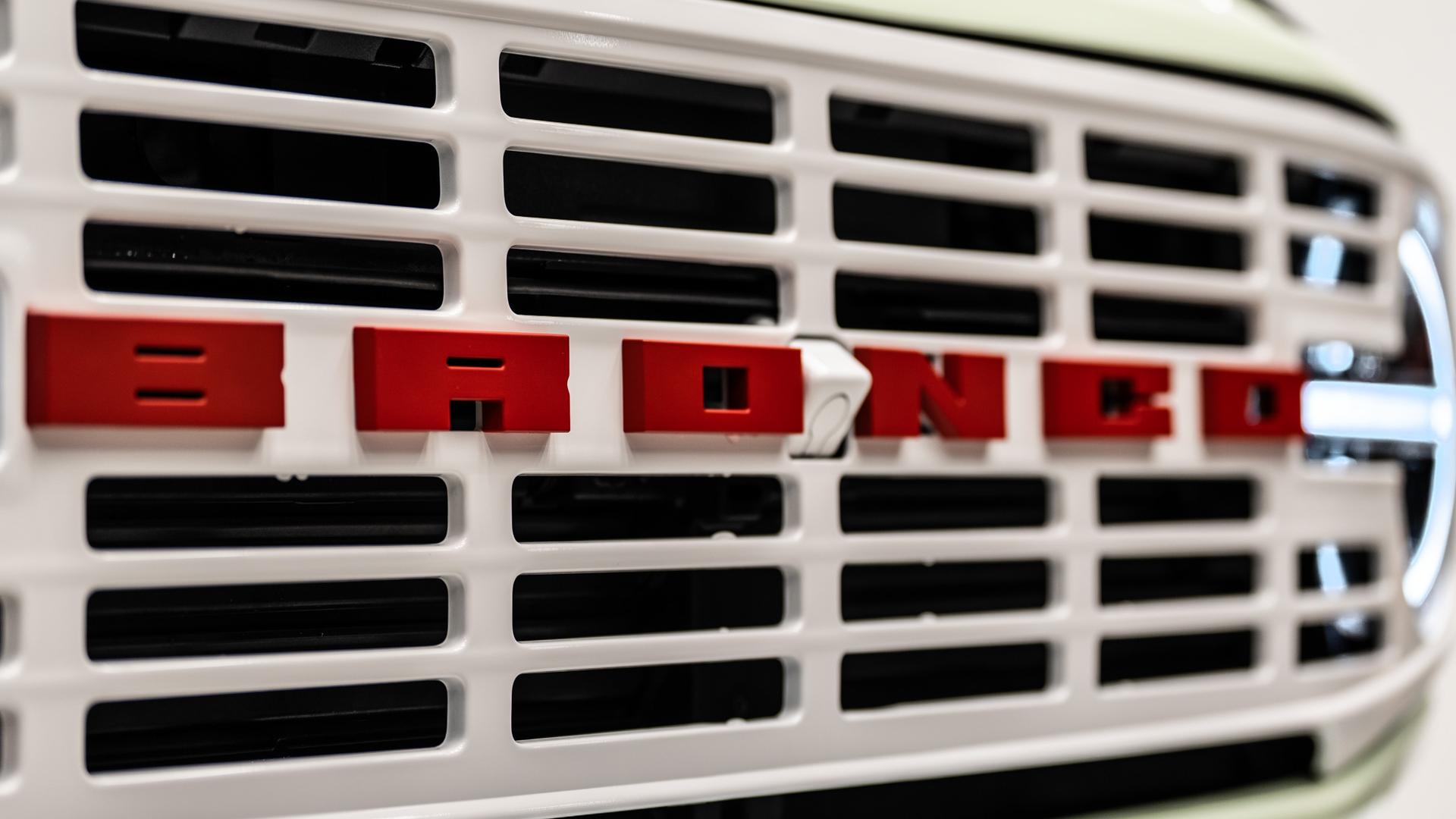 2025 FORD BRONCO in Green, photo 40 of 53