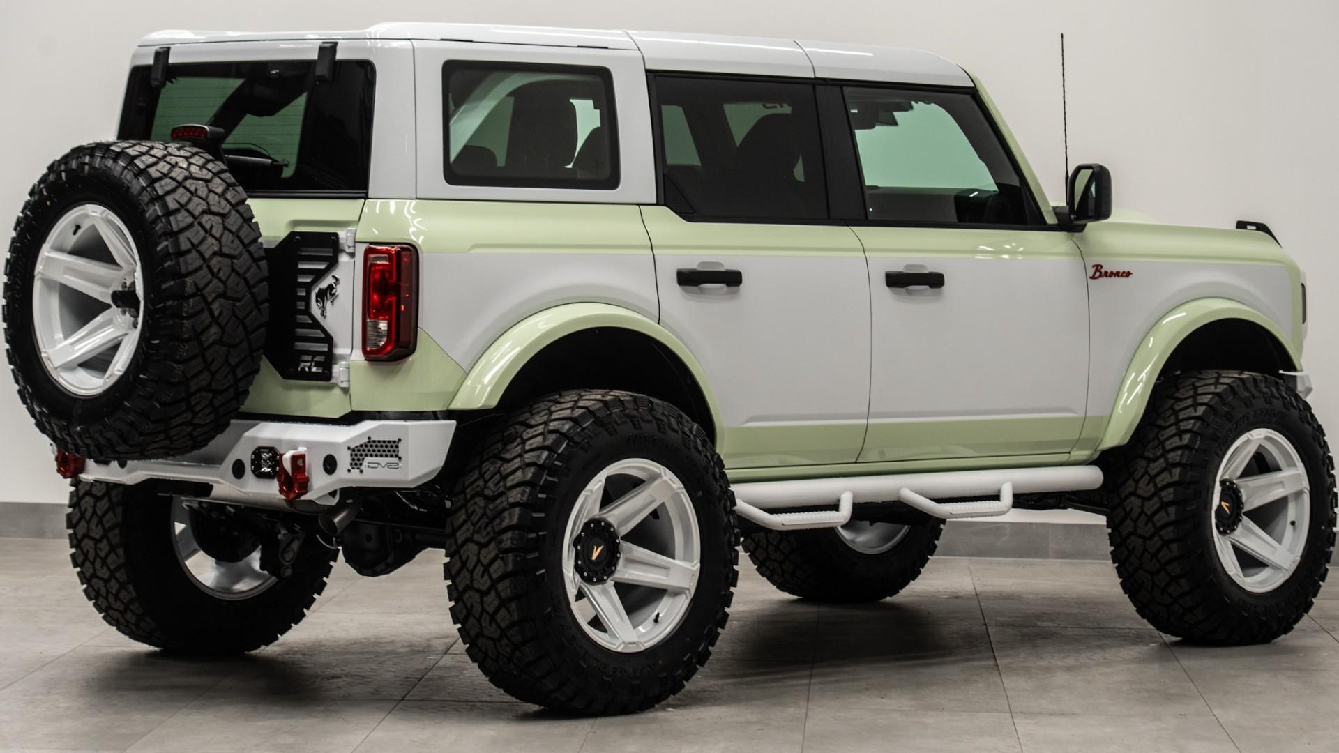 2025 FORD BRONCO in Green, photo 9 of 53