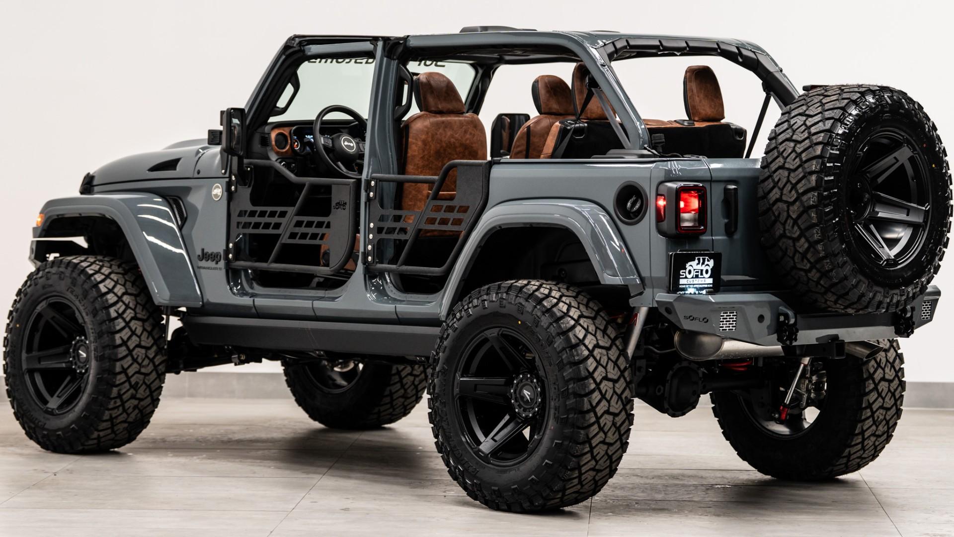 2026 JEEP WRANGLER in ANVIL CLEARCOAT, photo 14 of 44