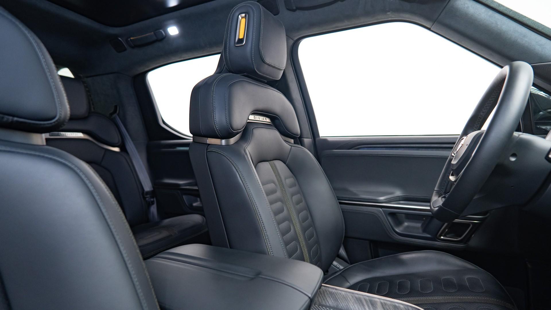 2022 RIVIAN R1T in Green, photo 3 of 49