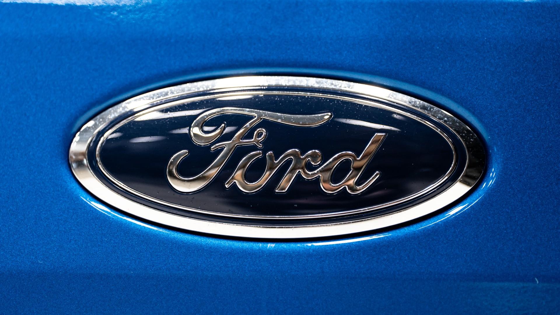 2024 FORD BRONCO in Velocity Blue Metallic, photo 41 of 47