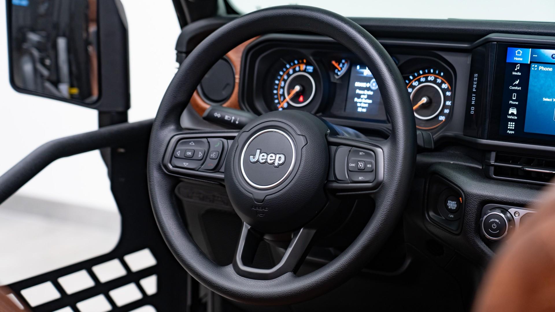 2025 JEEP GLADIATOR in Black, photo 36 of 60