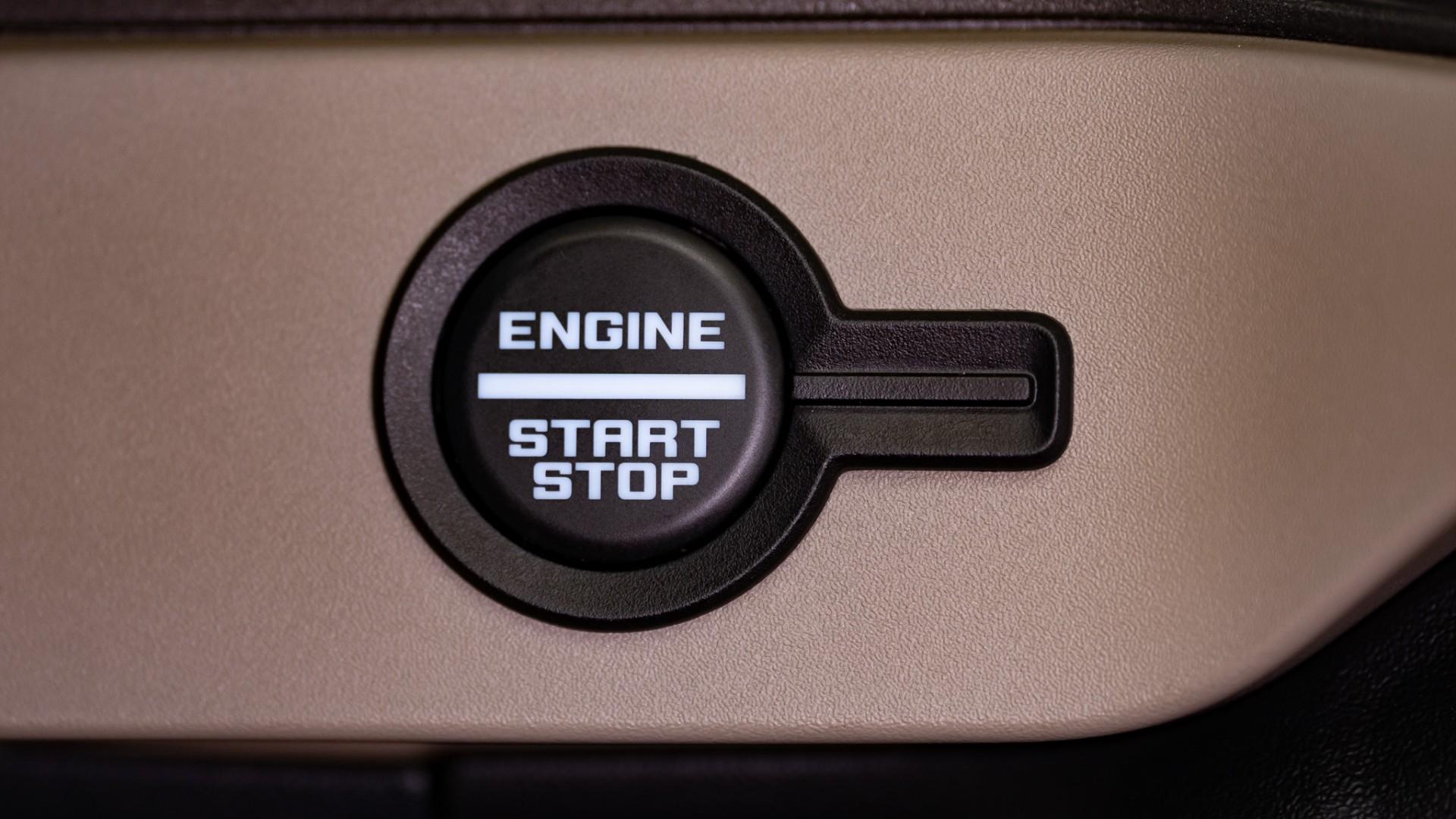2025 FORD BRONCO in Eruption Green Metallic, photo 26 of 50