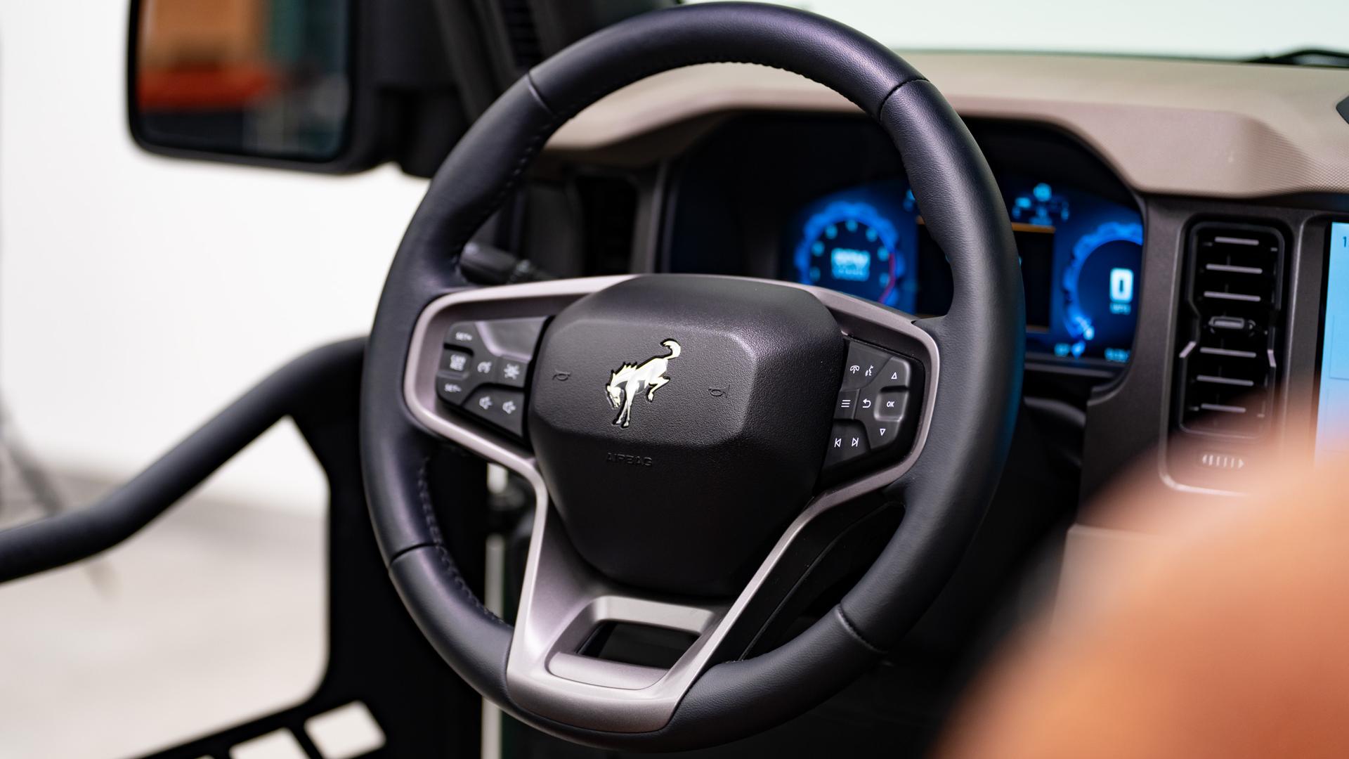 2025 FORD BRONCO in Eruption Green Metallic, photo 28 of 50