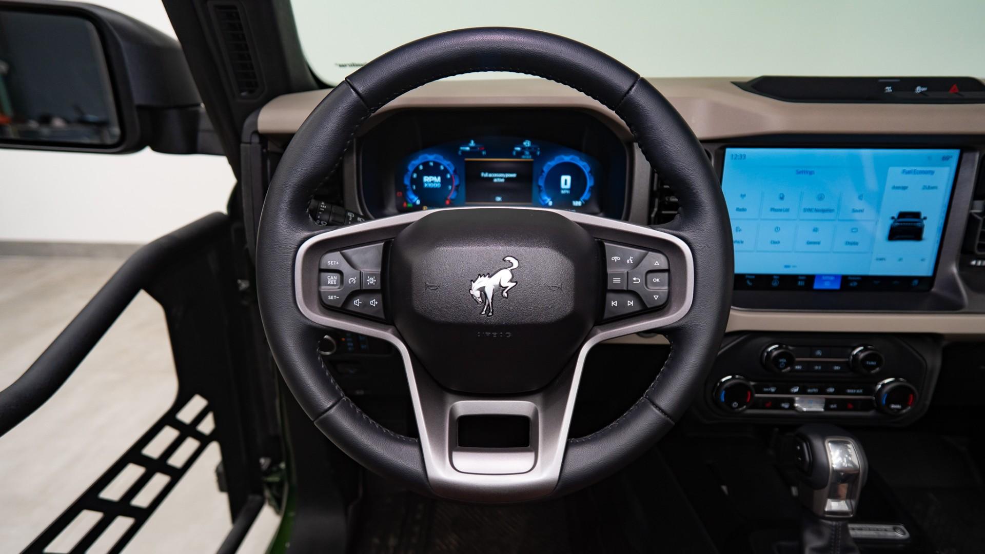 2025 FORD BRONCO in Eruption Green Metallic, photo 18 of 50
